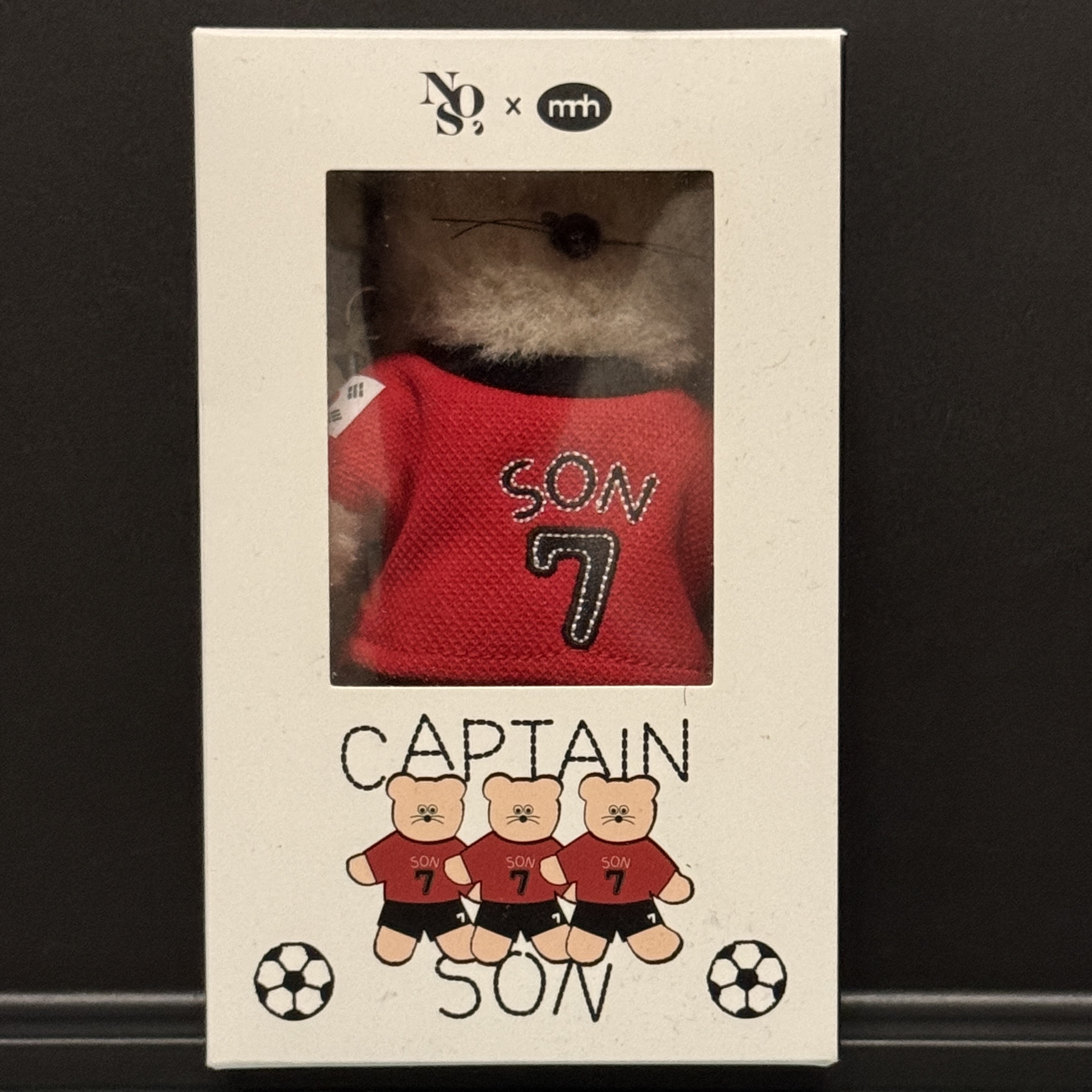 Monamhee x NOS7 Captain SON.hee Keyring Red 착용 스타일
