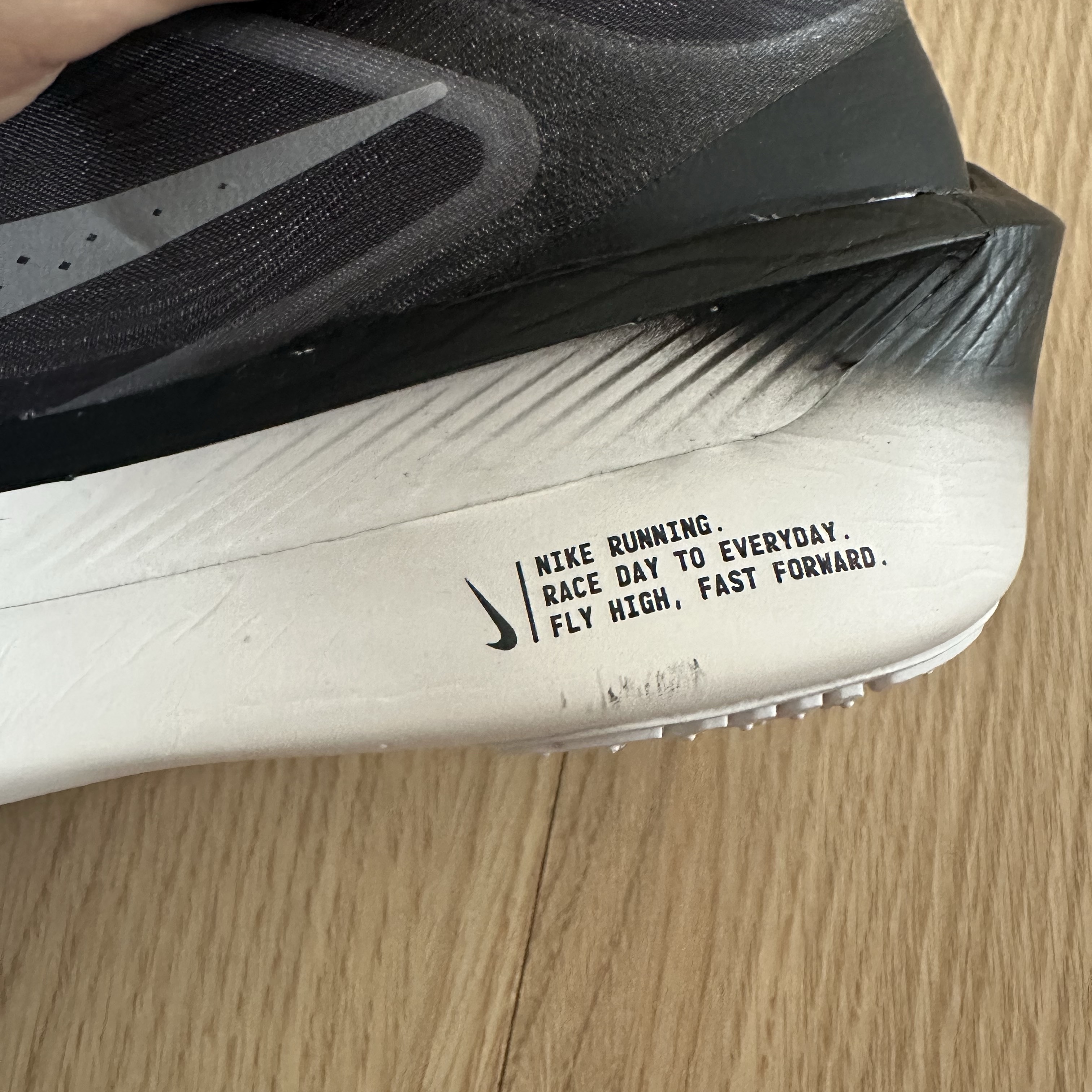 Nike Zoom Fly 6 Black Light Smoke Grey 착용 스타일 - 1