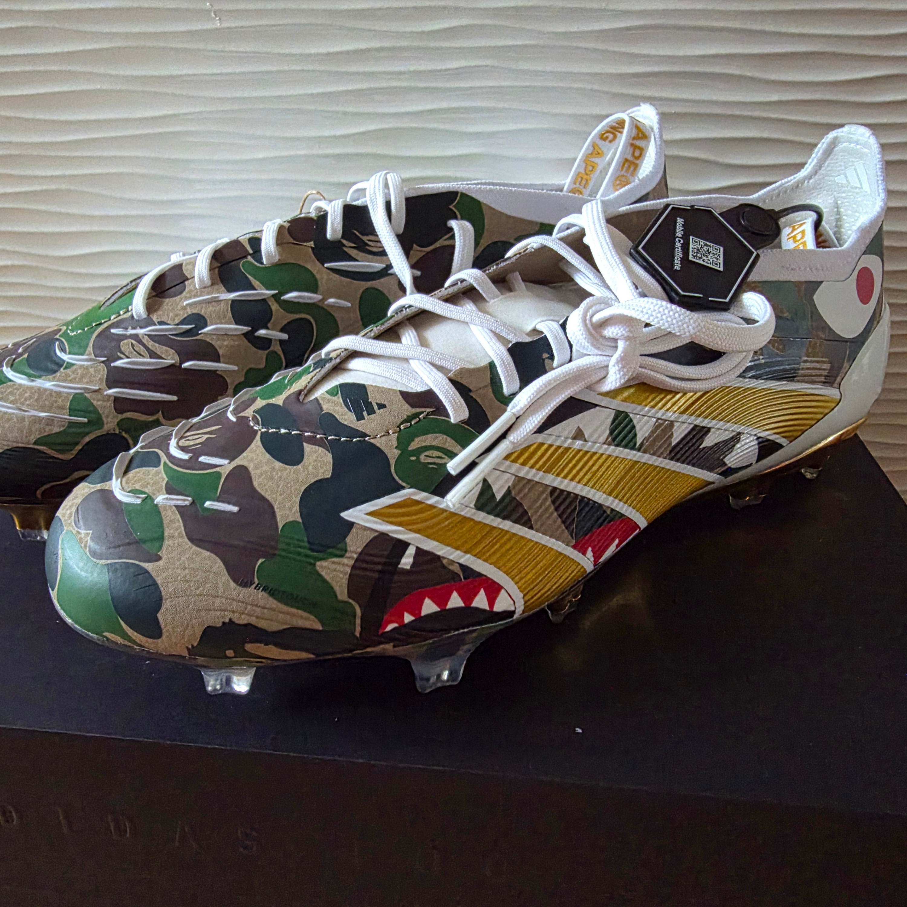 Adidas x BAPE Predator Elite FT FG M2 Hemp Gold Metallic Cloud White 착용 스타일