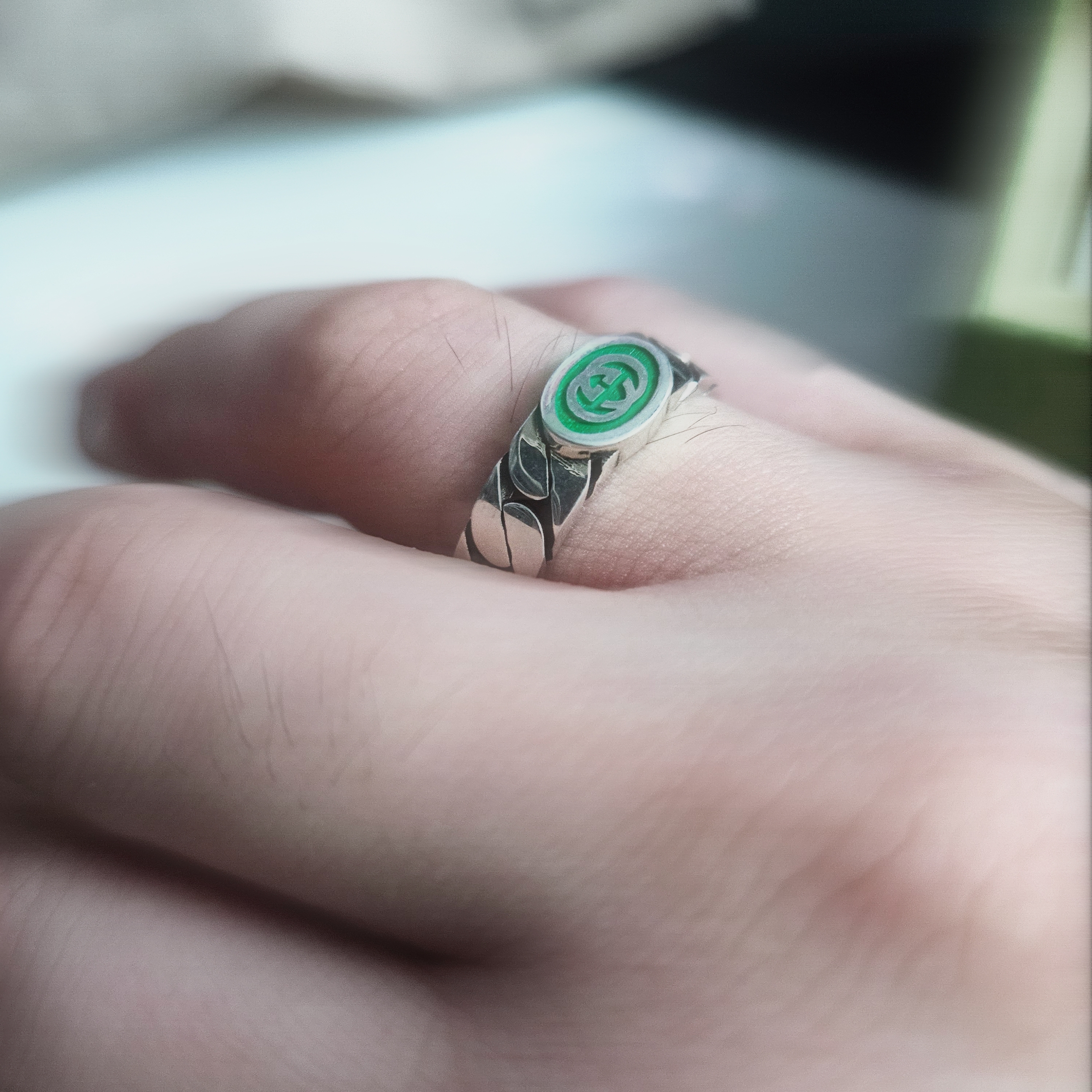 Gucci Interlocking G Enamel Ring Silver 착용 스타일