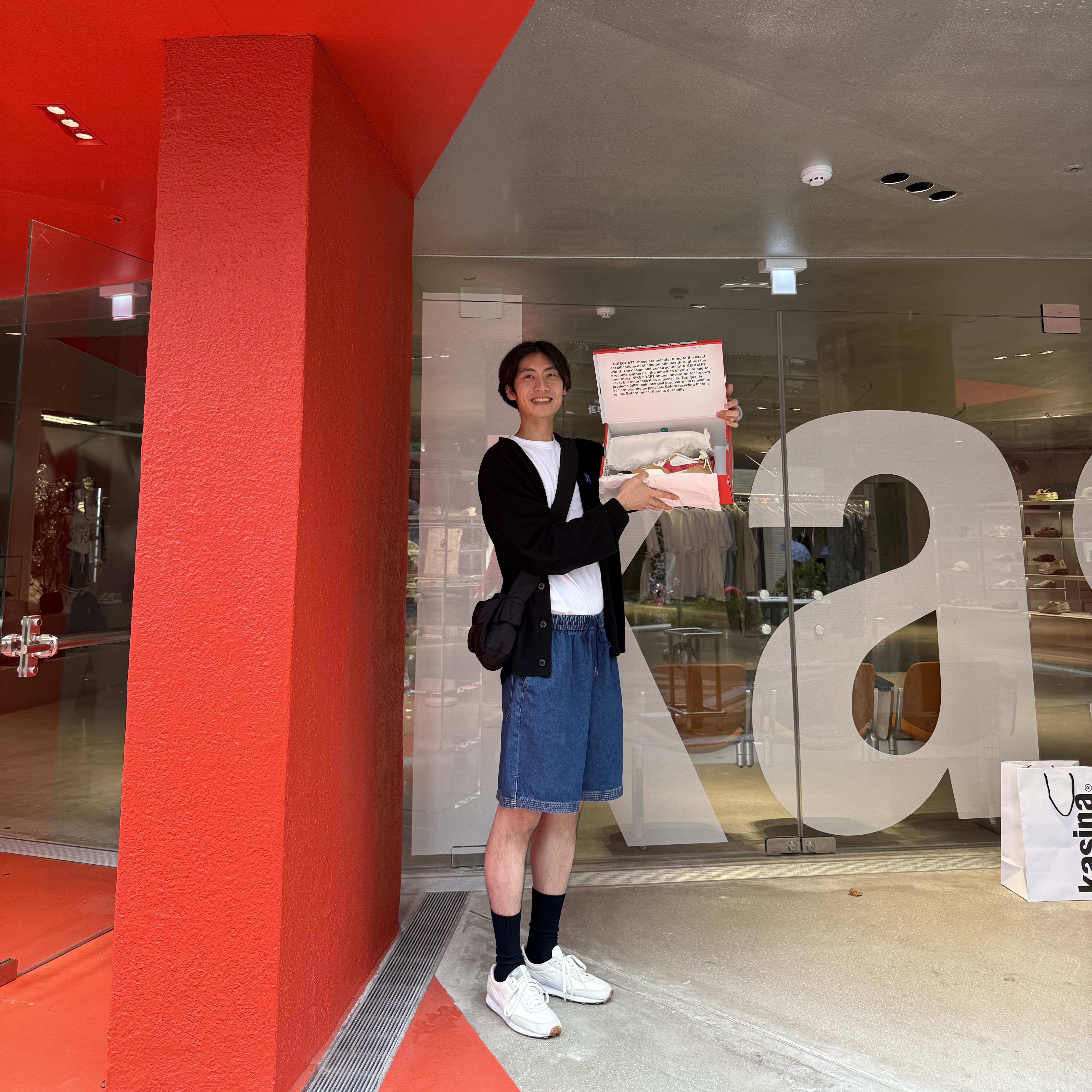 IAB Studio Denim Shorts Deep Blue, (W) Nike Daybreak Summit White 착용 스타일 - 2