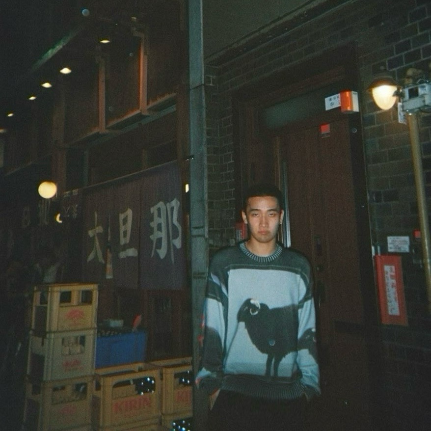 Supreme x Damien Hirst Sweater Black - 25SS, Supreme Regular Jean Overdyed Red - 25SS 착용 스타일 - 1