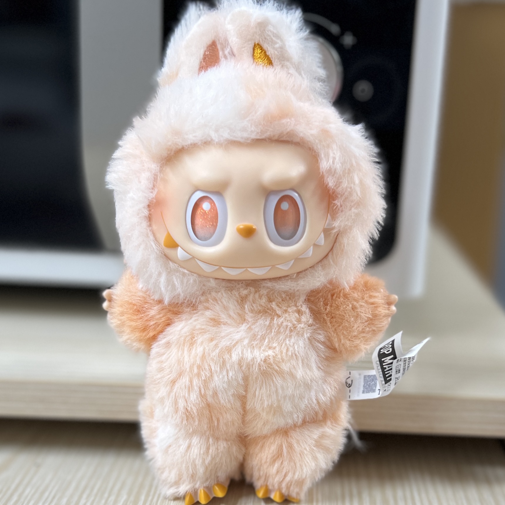 Pop Mart Labubu The Monsters Highlight Series Sealed Case (1 Blind Box) 착용 스타일