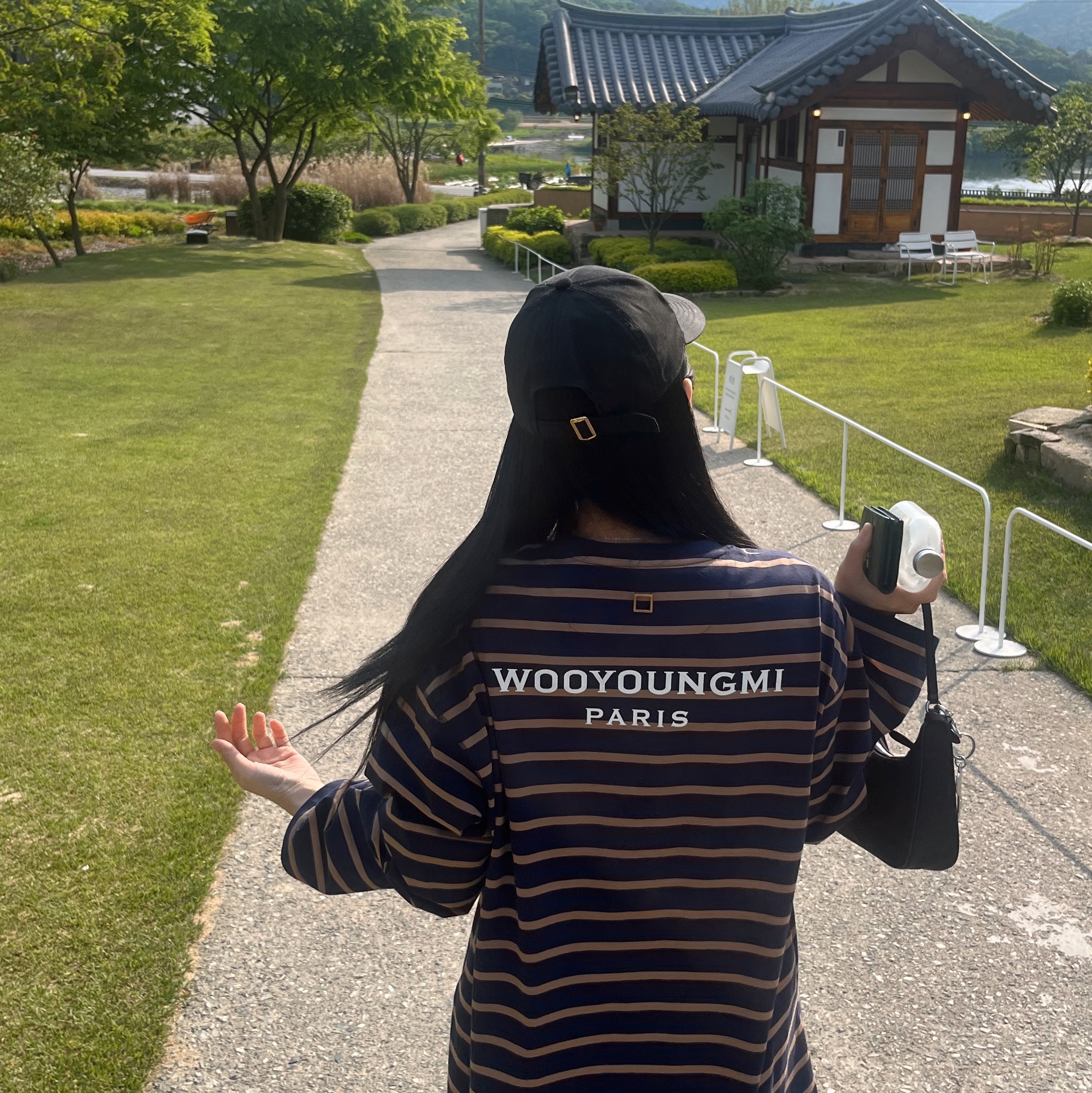 Wooyoungmi Long Sleeve Stripe Back Logo T-Shirt Navy Khaki - 21SS, Celine Baseball Cap in Cotton Black 착용 스타일 - 3