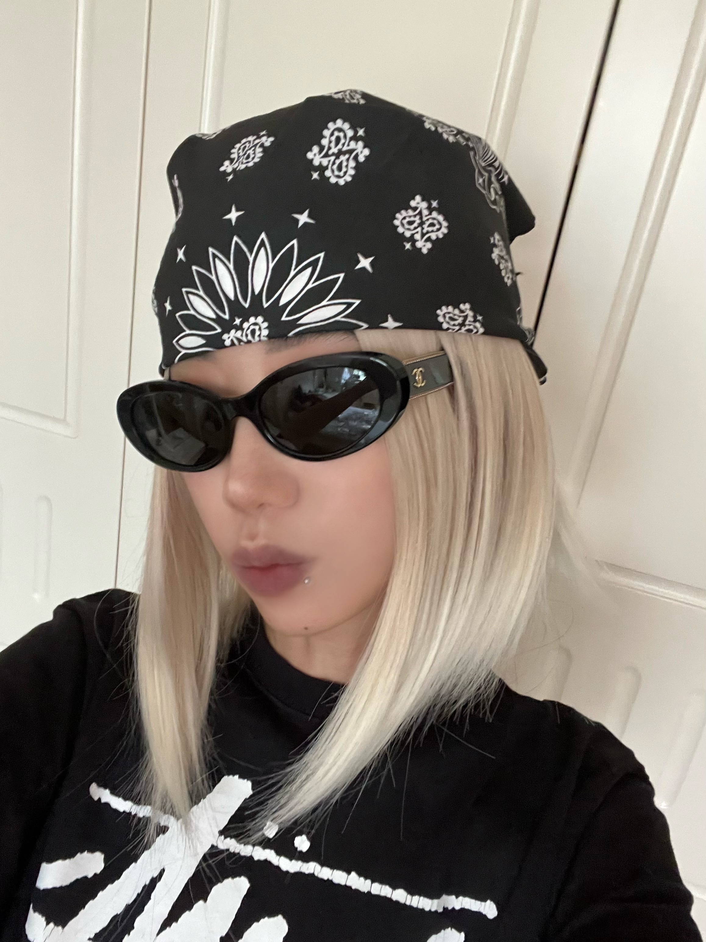 Supreme Hav-A-Hank Bandanas Multicolor (Set of 3) - 24SS, Chanel Cat Eye Sunglasses Acetate Calfskin & Black 착용 스타일 - 2