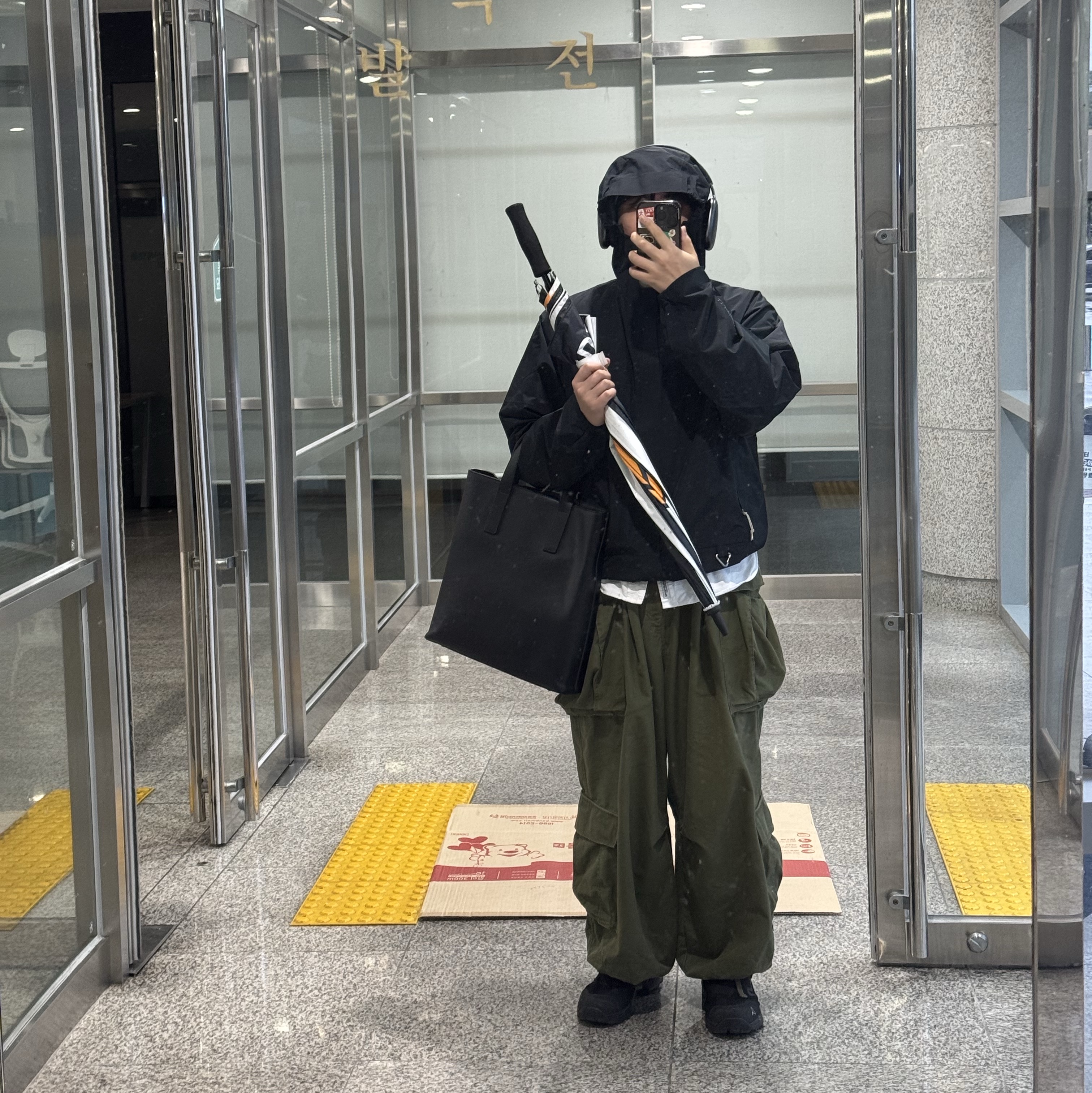 Arc'teryx Bird Head Toque Orca, Nike ACG Storm-Fit ADV Cascade Rains Full Zip Jacket Black - Asia 착용 스타일