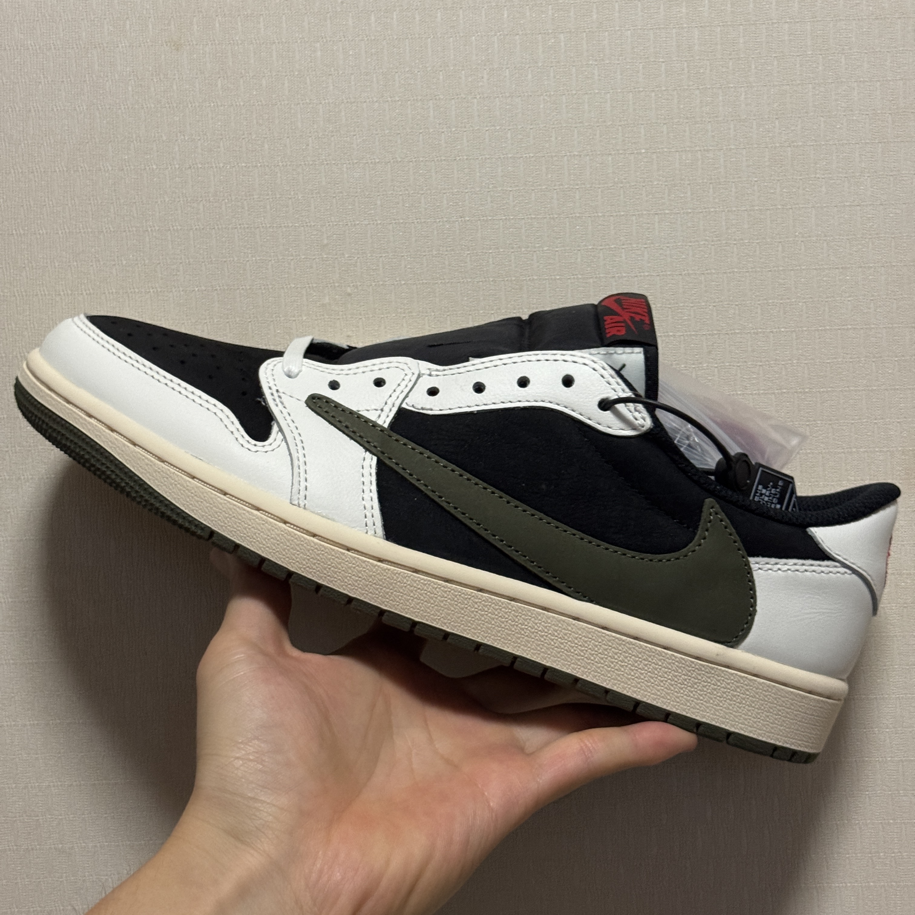 (W) Jordan 1 x Travis Scott Retro Low OG SP Medium Olive 착용 스타일
