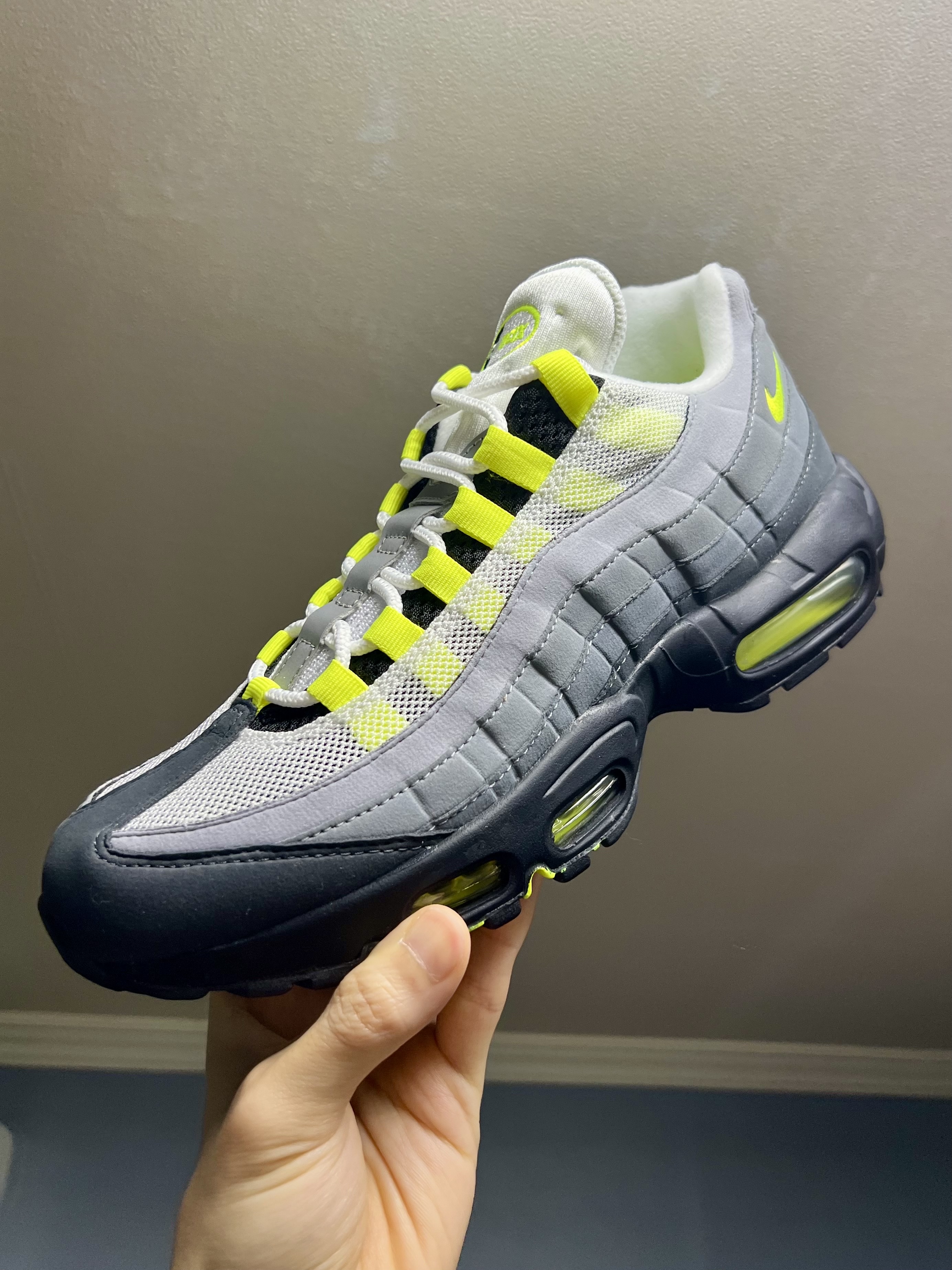 Nike Air Max 95 OG Neon Yellow 2020 착용 스타일