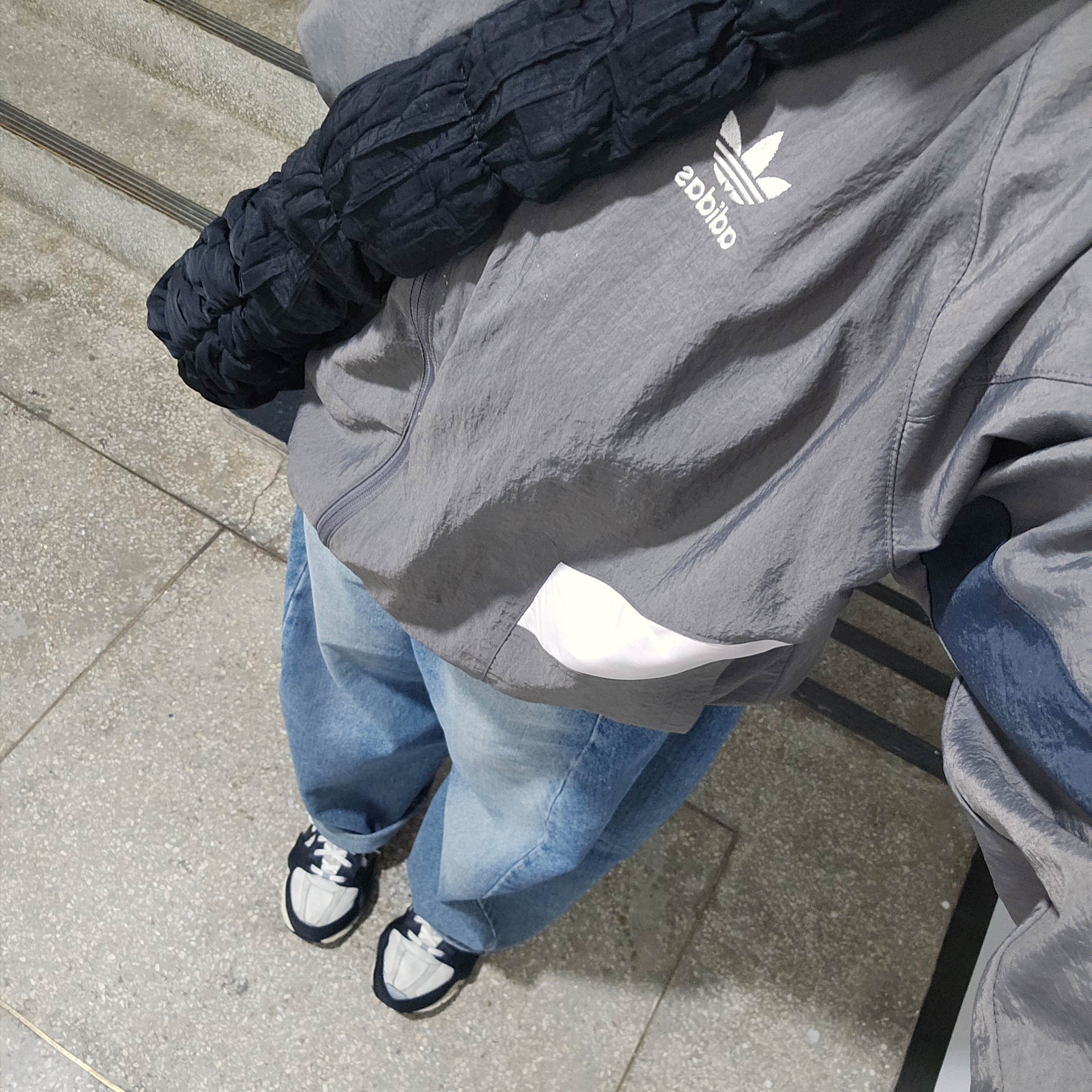 Adidas Real Madrid Originals Track Top Charcoal Grey - KR Sizing, (W) Nike Zoom Vomero 5 Wolf Grey and Black 착용 스타일