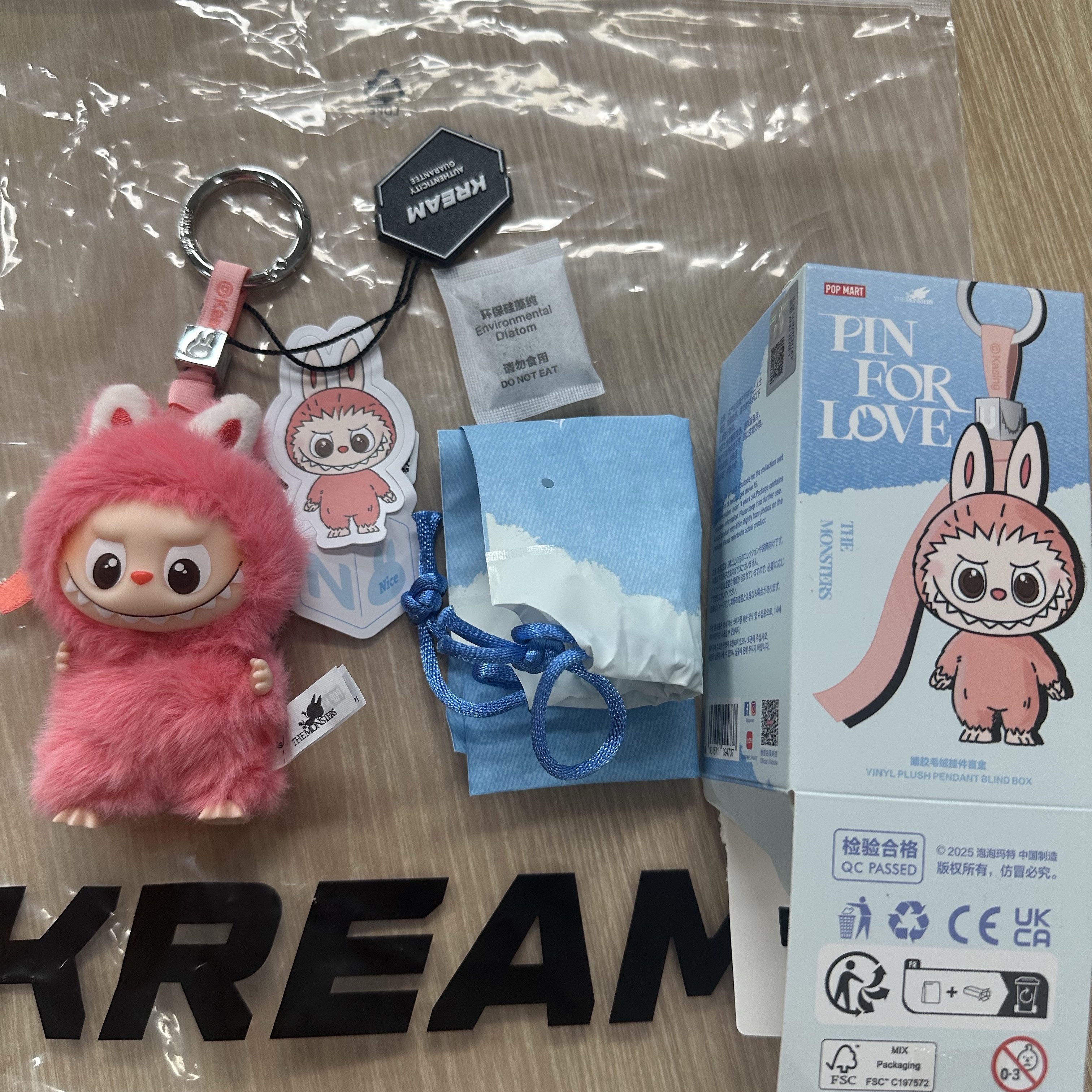 Pop Mart Labubu The Monsters Pin For Love Series Vinyl Plush Pendant (N-Z) N (Opened Case) 착용 스타일