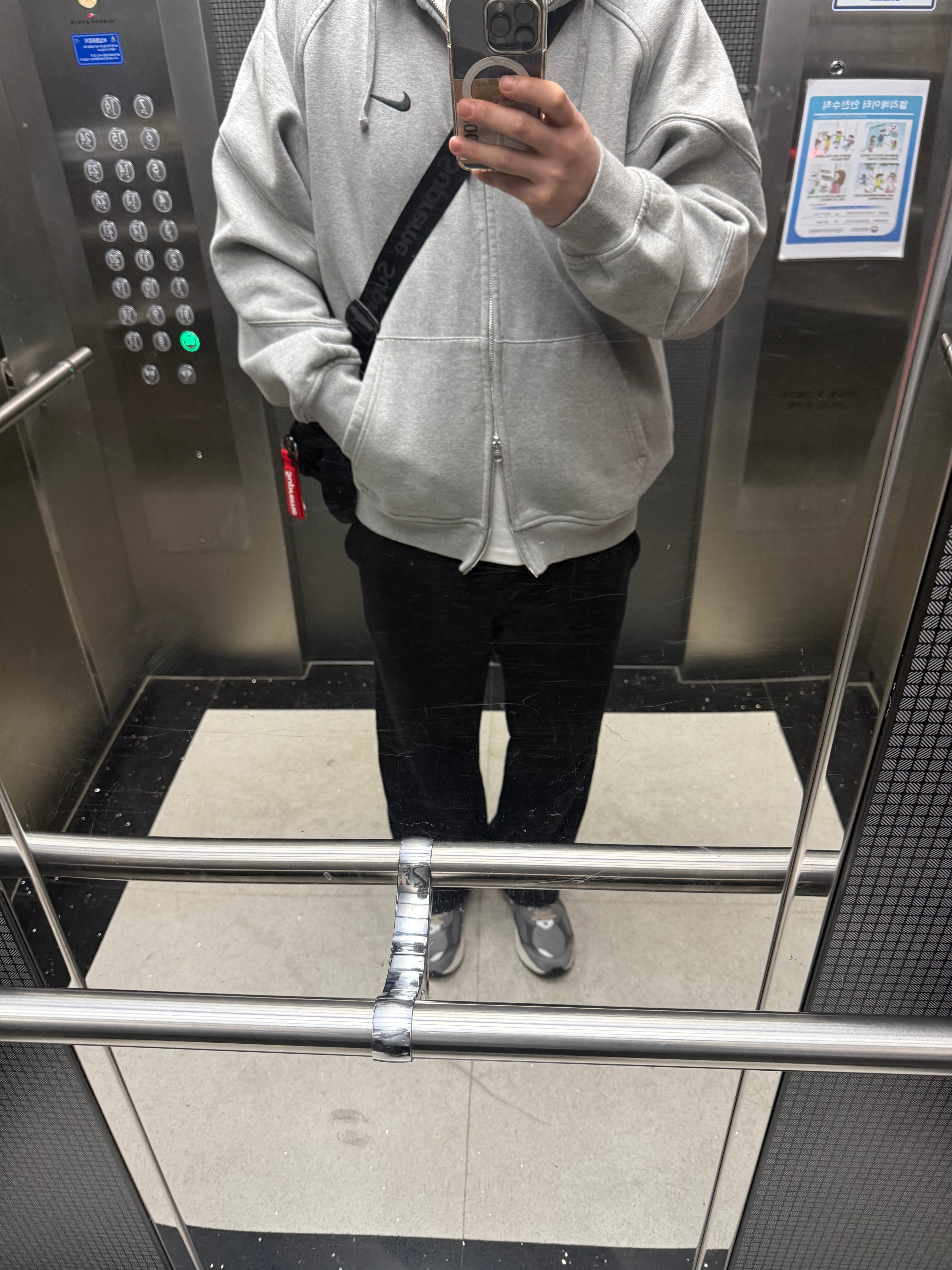Supreme Webbing Keychain Red - 23SS, Supreme Bottle Opener Keychain Silver - 24FW 착용 스타일