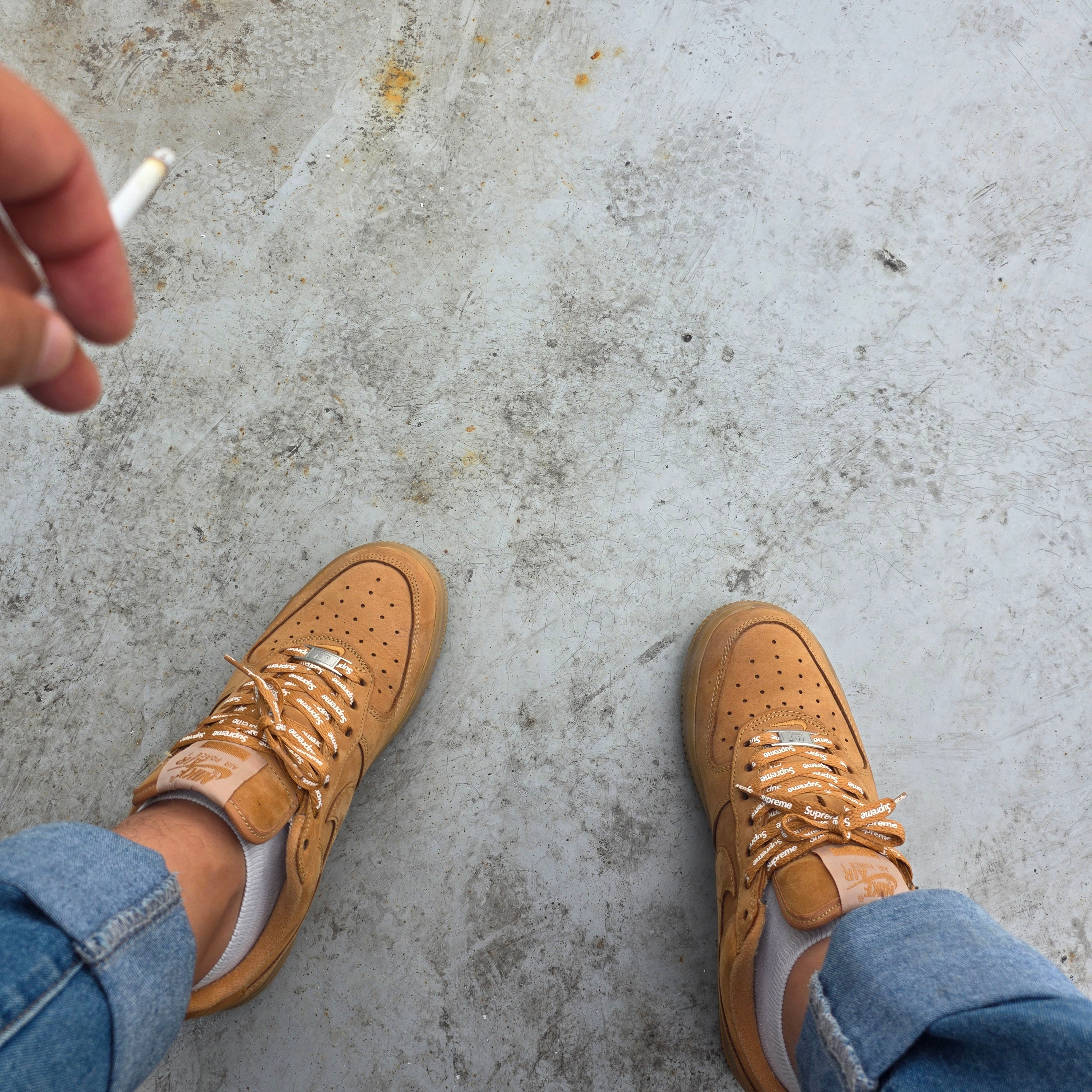 Nike x Supreme Air Force 1 Low Flax 착용 스타일