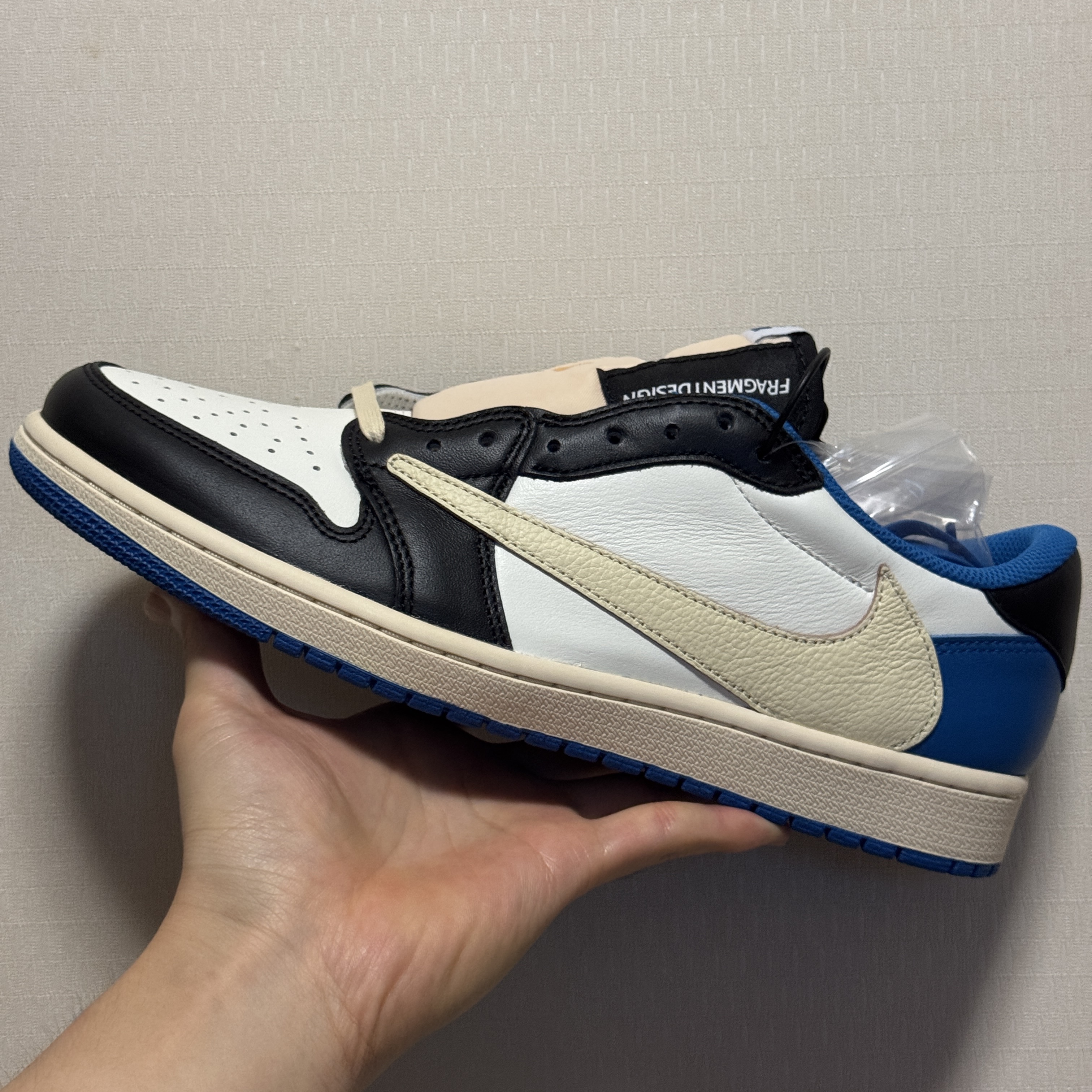 Jordan 1 x Travis Scott x Fragment Retro Low OG SP Military Blue 착용 스타일