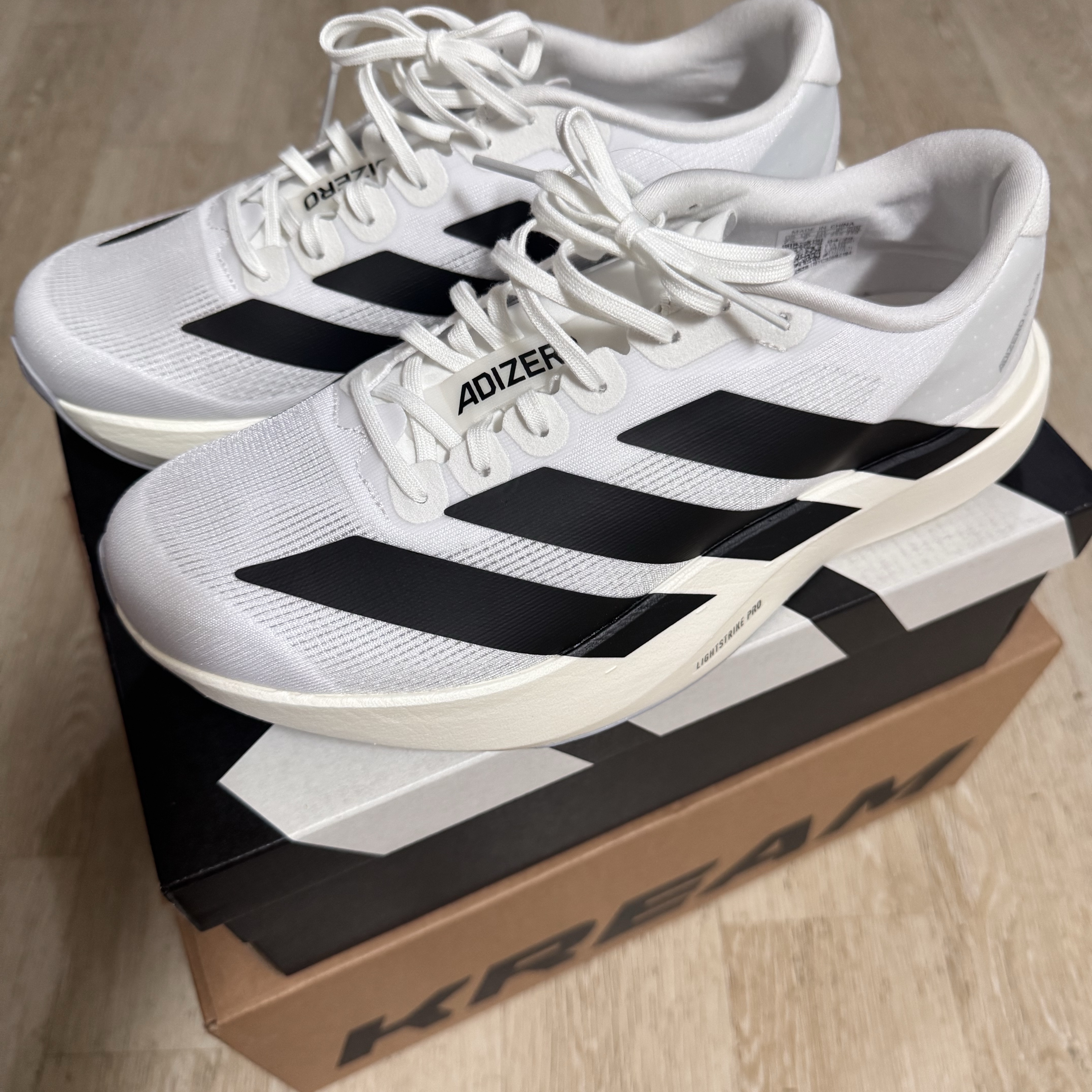 Adidas Adizero EVO SL Cloud White Core Black 착용 스타일