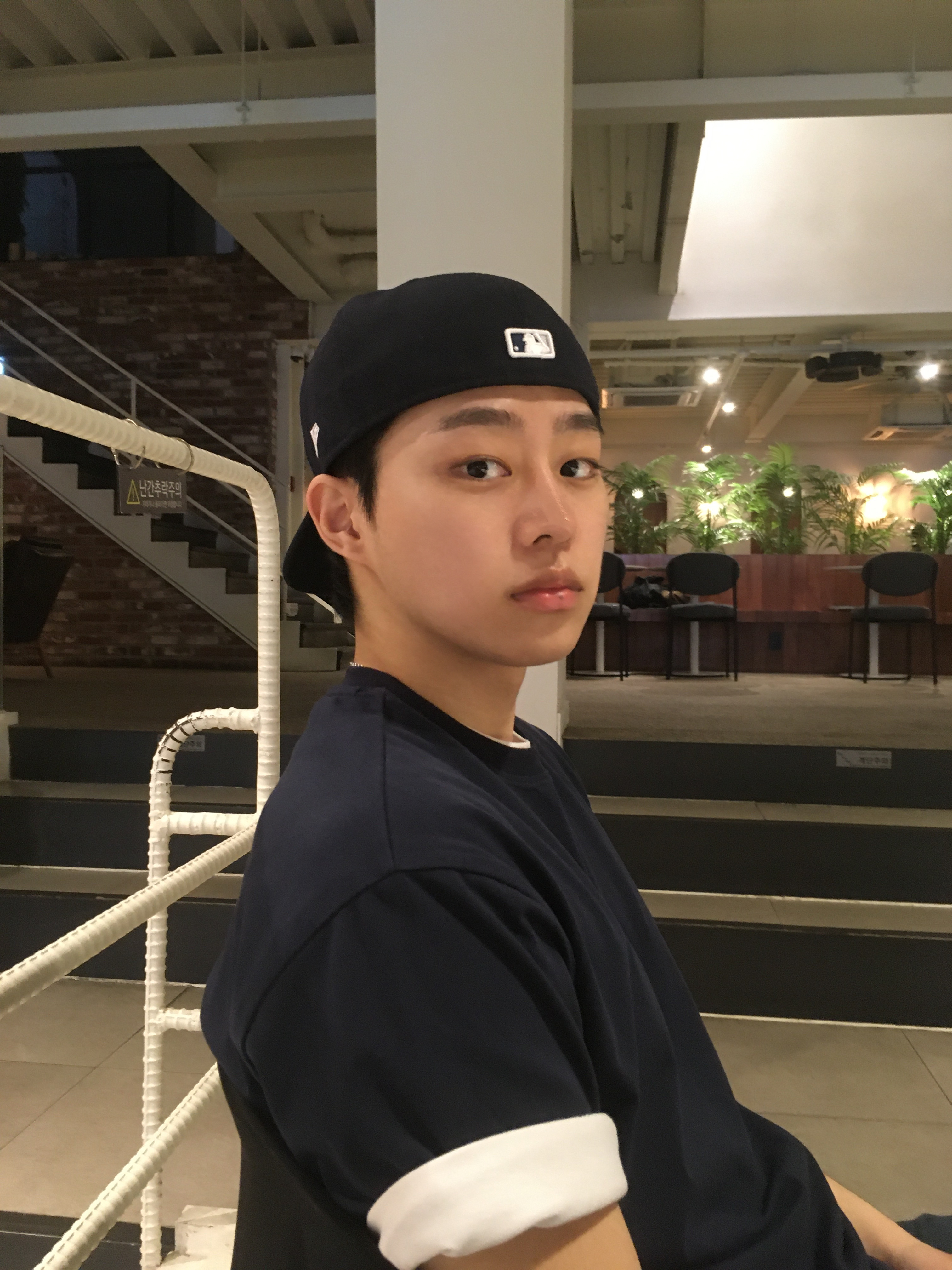 New Era 59Fifty MLB Authentic New York Yankees Game Navy 착용 스타일