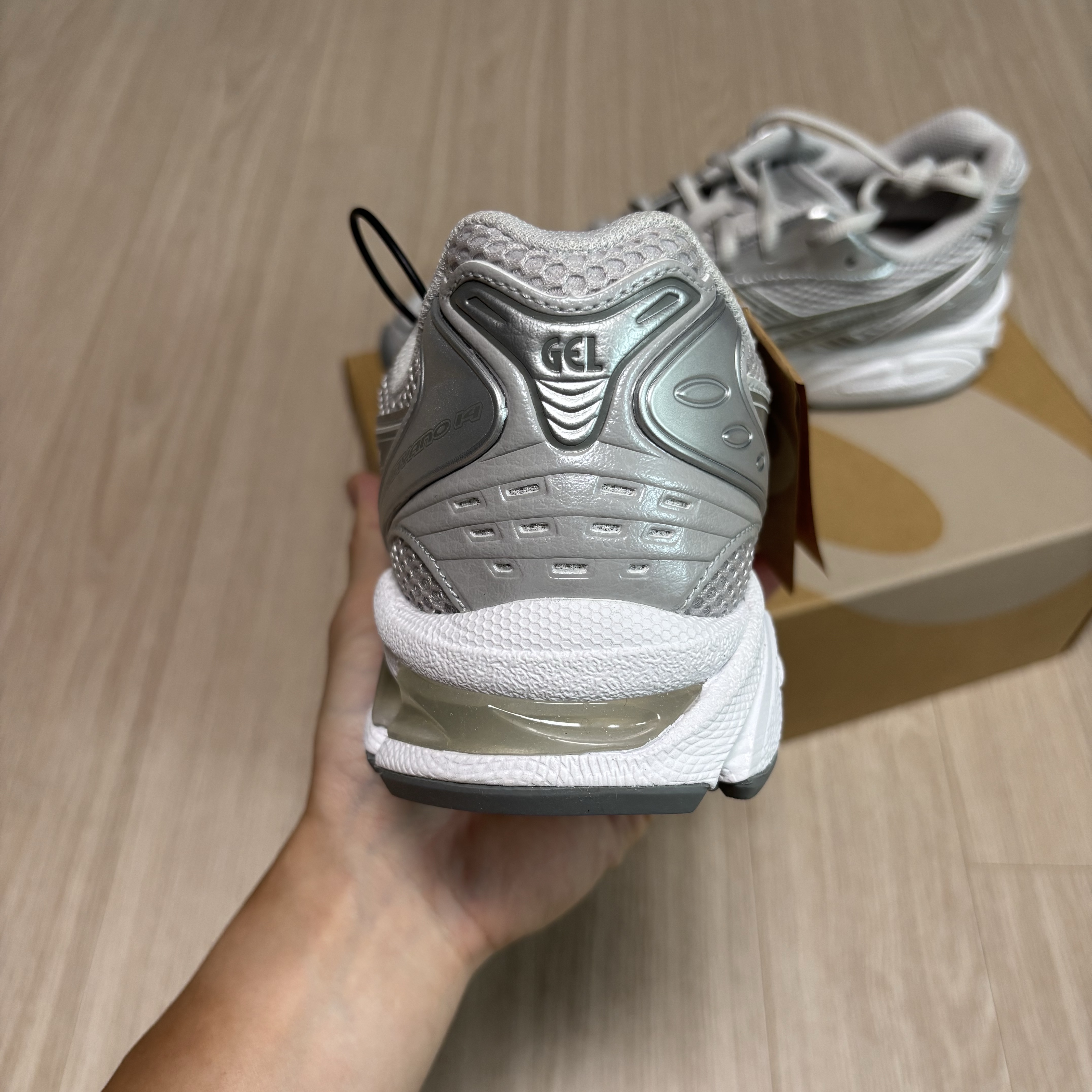 (W) Asics Gel-Kayano 14 Cloud Grey Clay Grey 착용 스타일 - 4