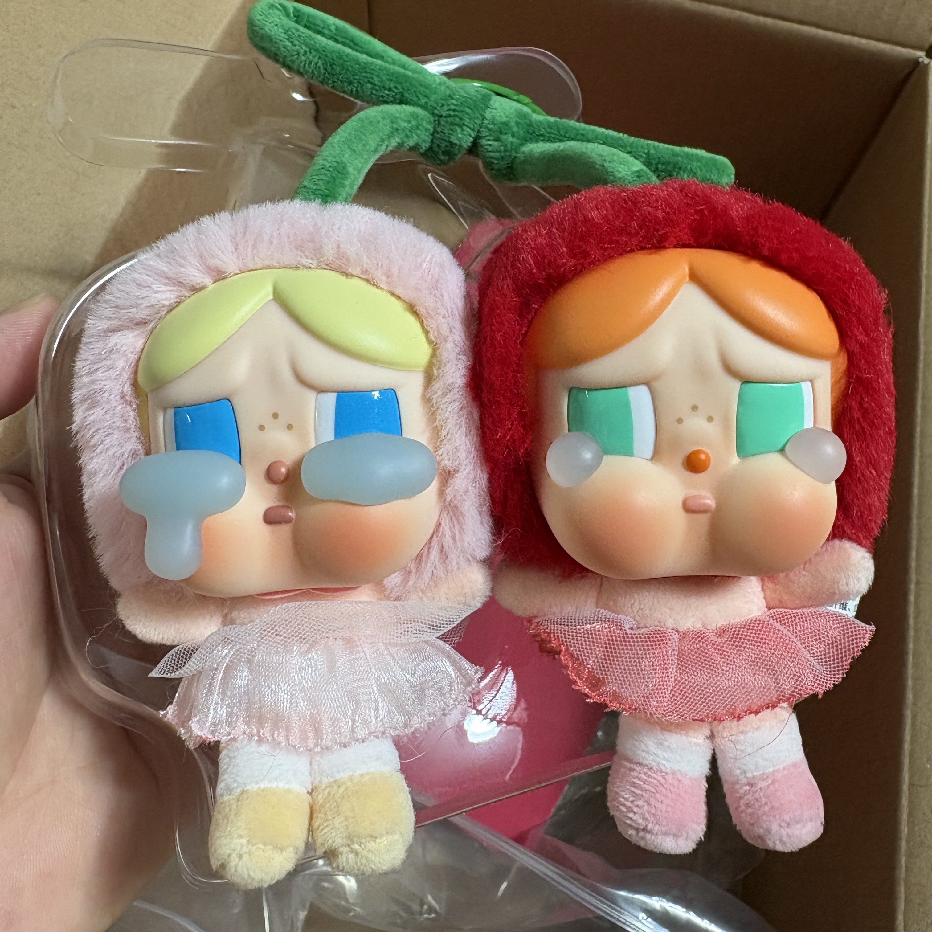 Pop Mart Crybaby Crying For Love Series Vinyl Plush 착용 스타일