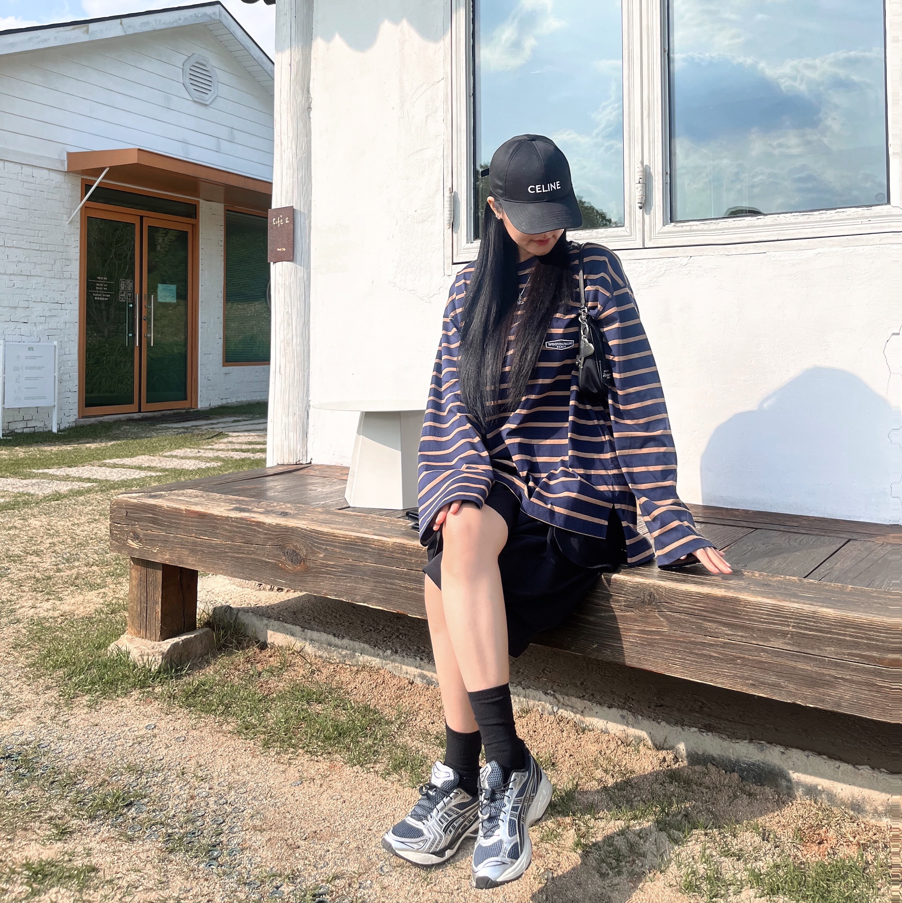Wooyoungmi Long Sleeve Stripe Back Logo T-Shirt Navy Khaki - 21SS, Celine Baseball Cap in Cotton Black 착용 스타일 - 2