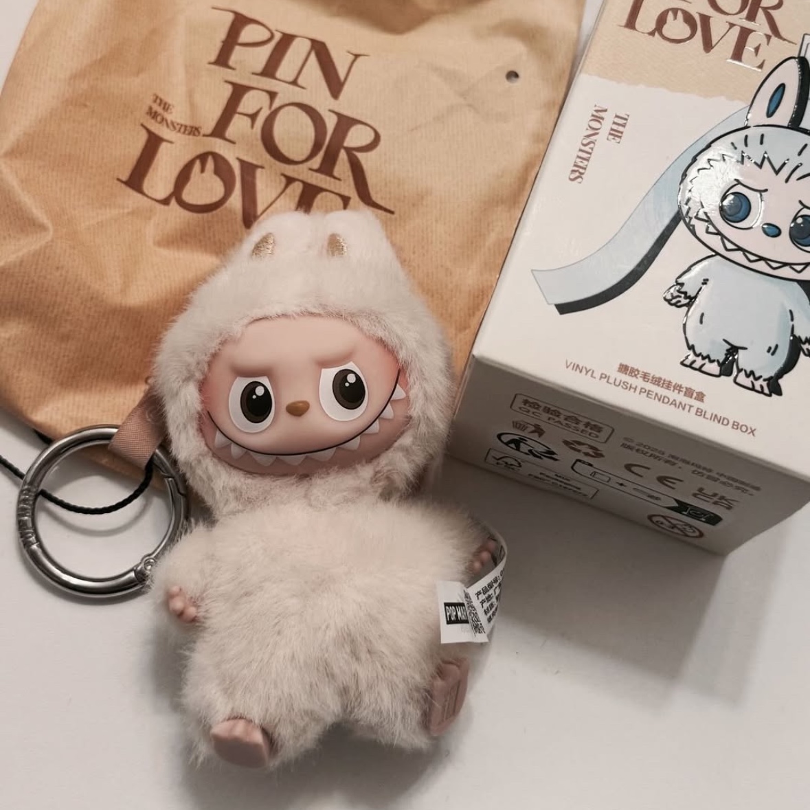Pop Mart Labubu The Monsters Pin For Love Series Vinyl Plush Pendant (A-M) A (Opened Case) 착용 스타일