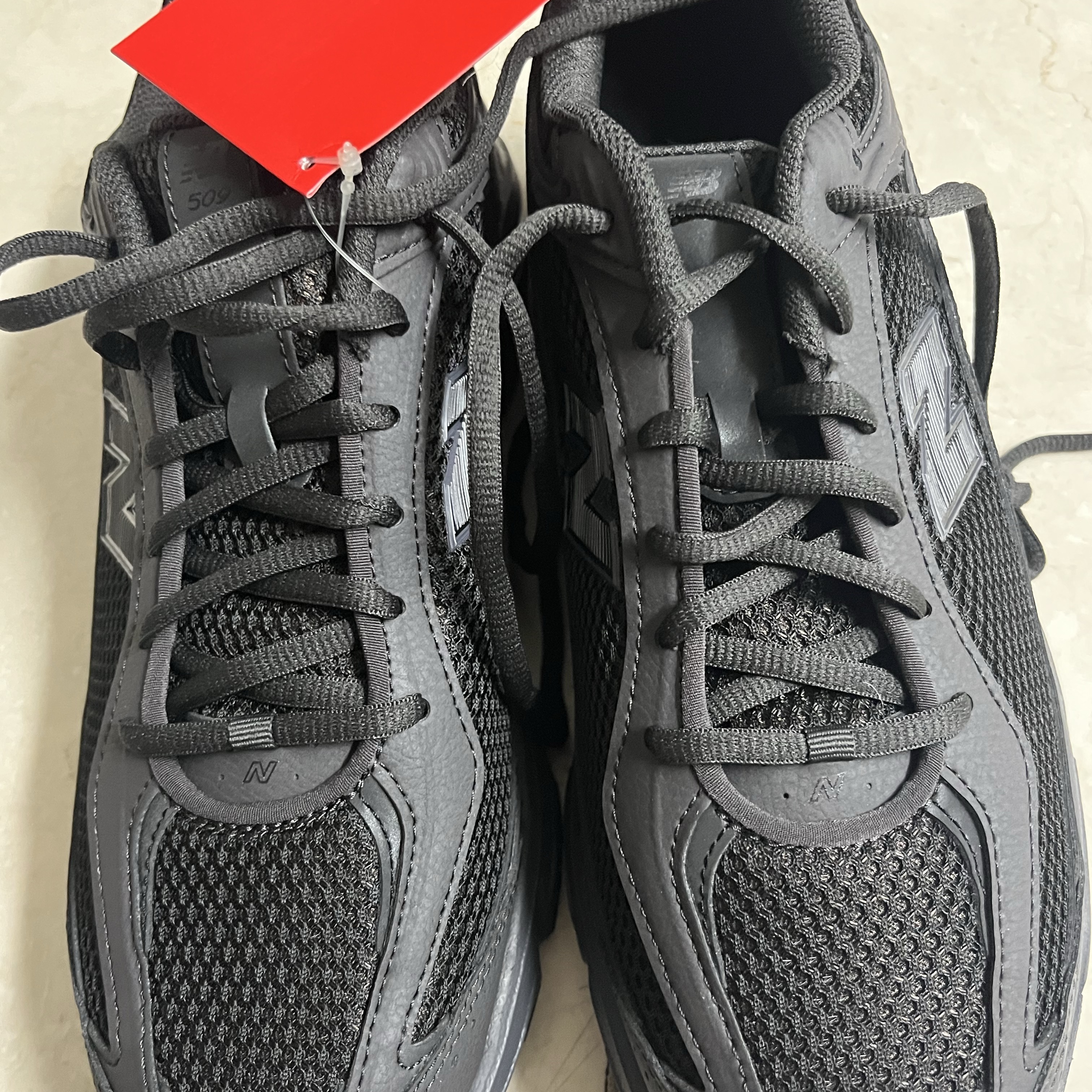 New Balance 509 Black Coffee 착용 스타일 - 2
