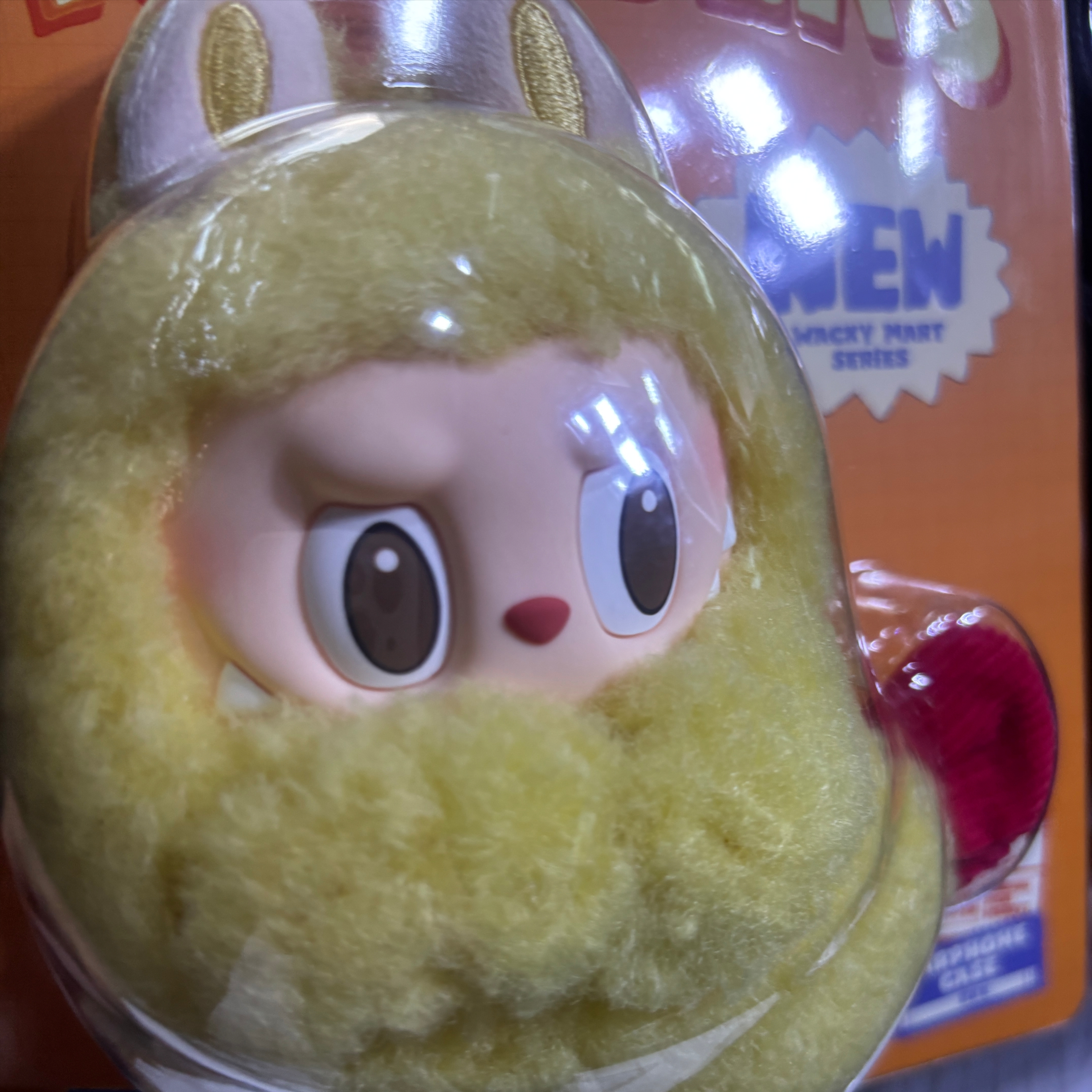 Pop Mart Labubu The Monsters Wacky Mart Series Earphone Case 착용 스타일