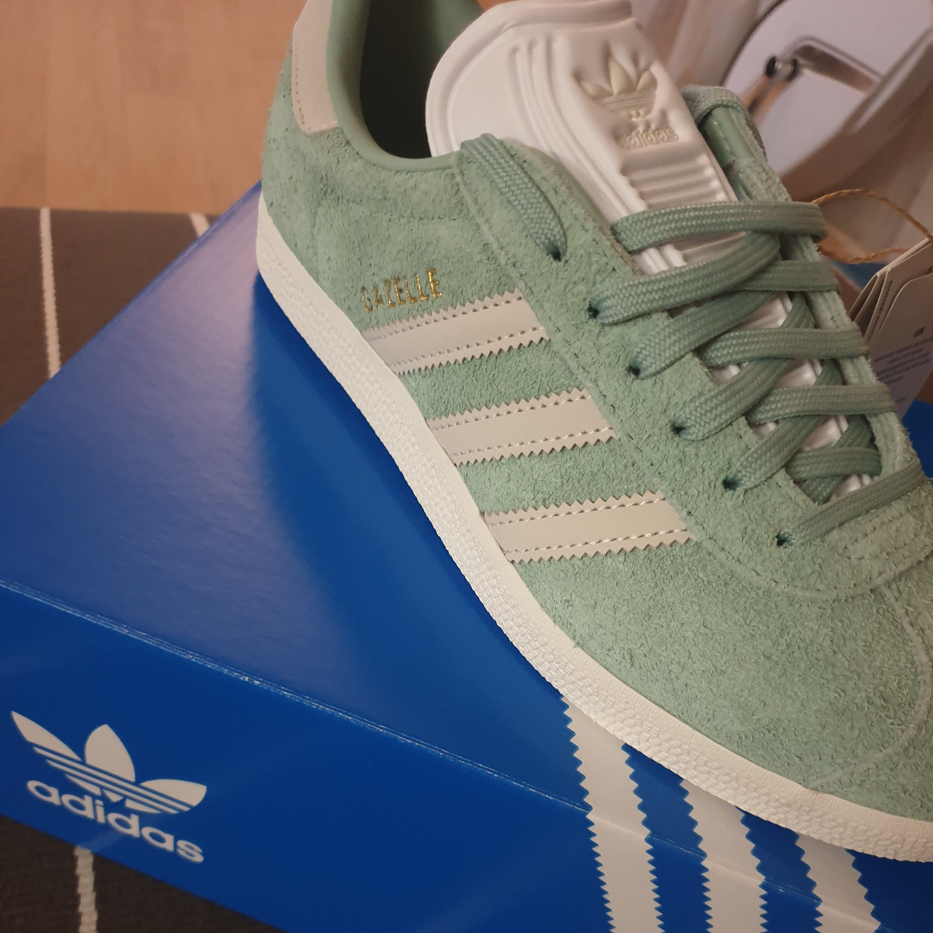 (W) Adidas Gazelle Hazy Green Off White Cloud White 착용 스타일