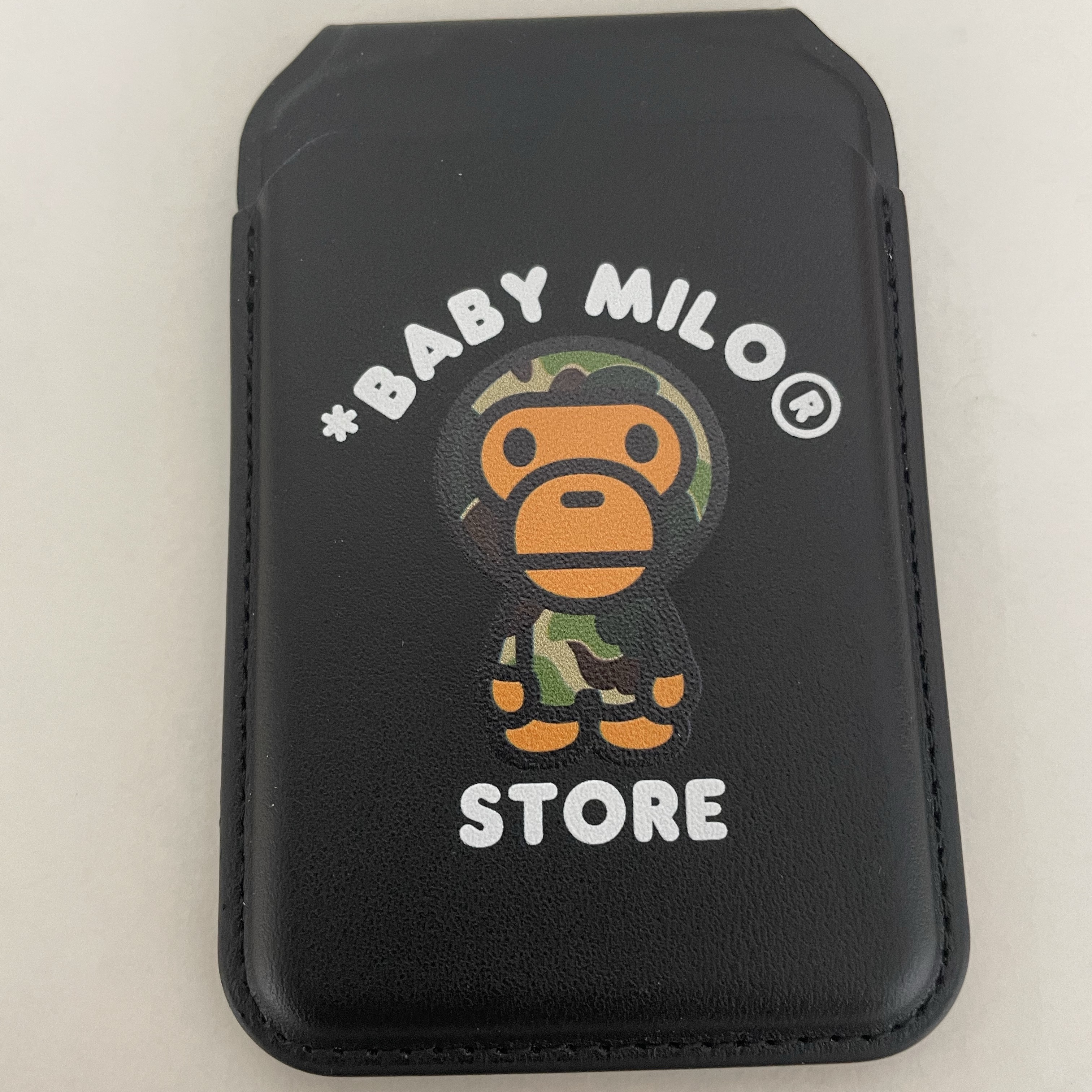 BAPE Baby Milo MagSafe Card Holder Black 착용 스타일