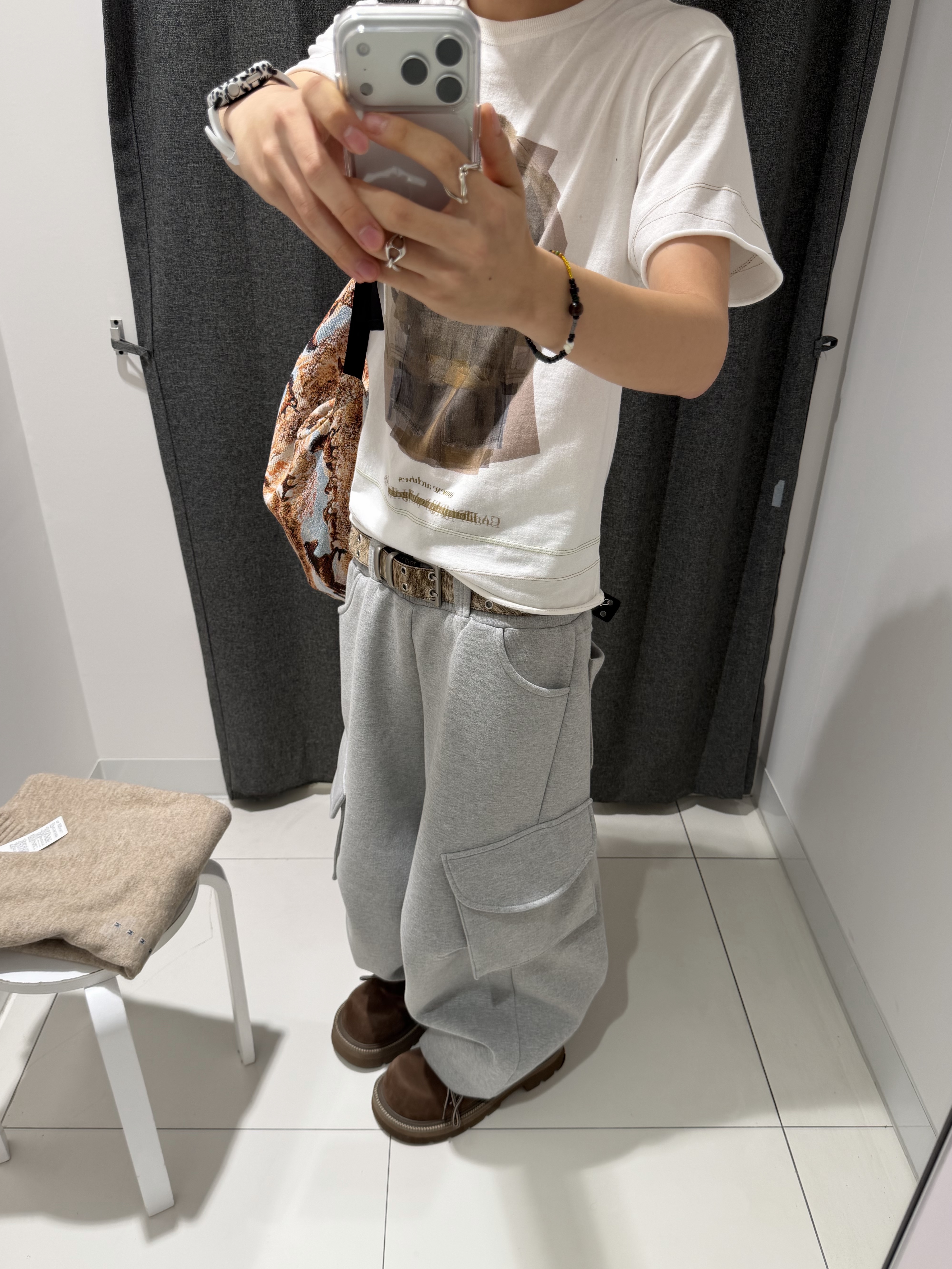 MJD X KOIN SEOUL Wide Cargo Sweat Pants, MJD x Kamien Double Hole Belt Oak Brown 착용 스타일 - 1