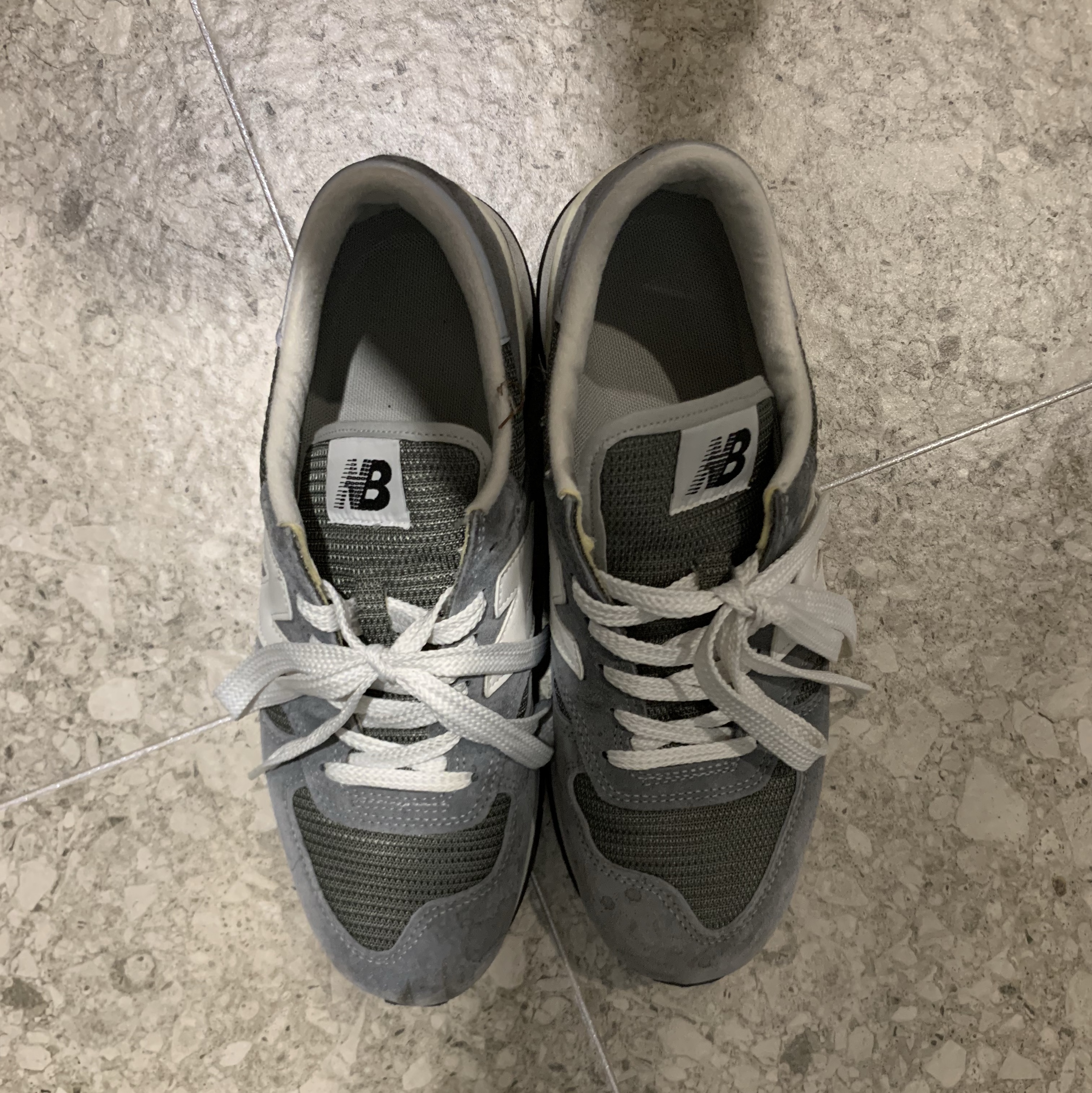 New Balance 990v1 Made in USA Grey White 착용 스타일