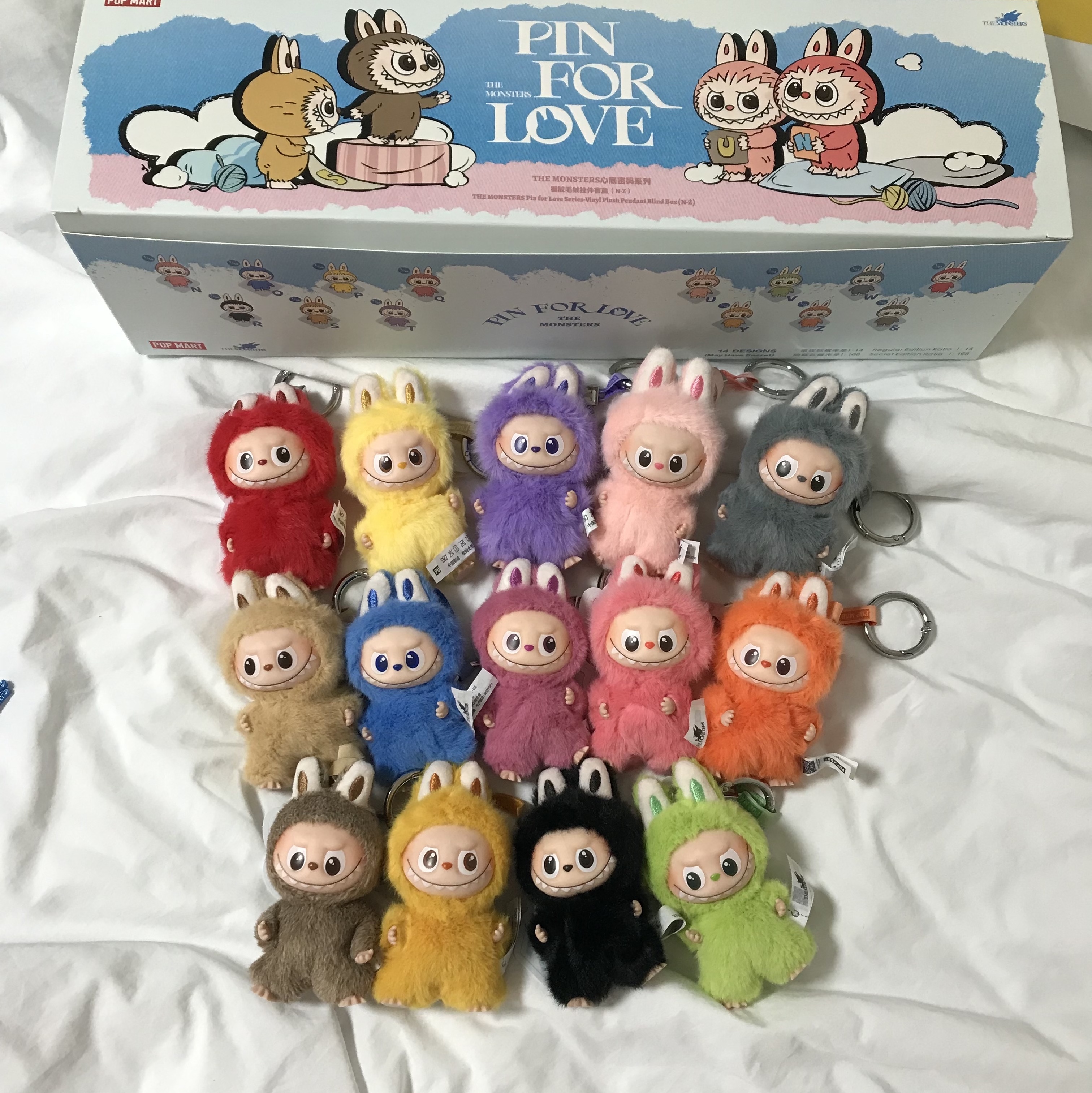 Pop Mart Labubu The Monsters Pin For Love Series Vinyl Plush Pendant Sealed Case (N-Z) (14 Blind Boxes), Pop Mart Labubu The Monsters Pin For Love Series Vinyl Plush Pendant Sealed Case (N-Z) (1 Blind Box) 착용 스타일