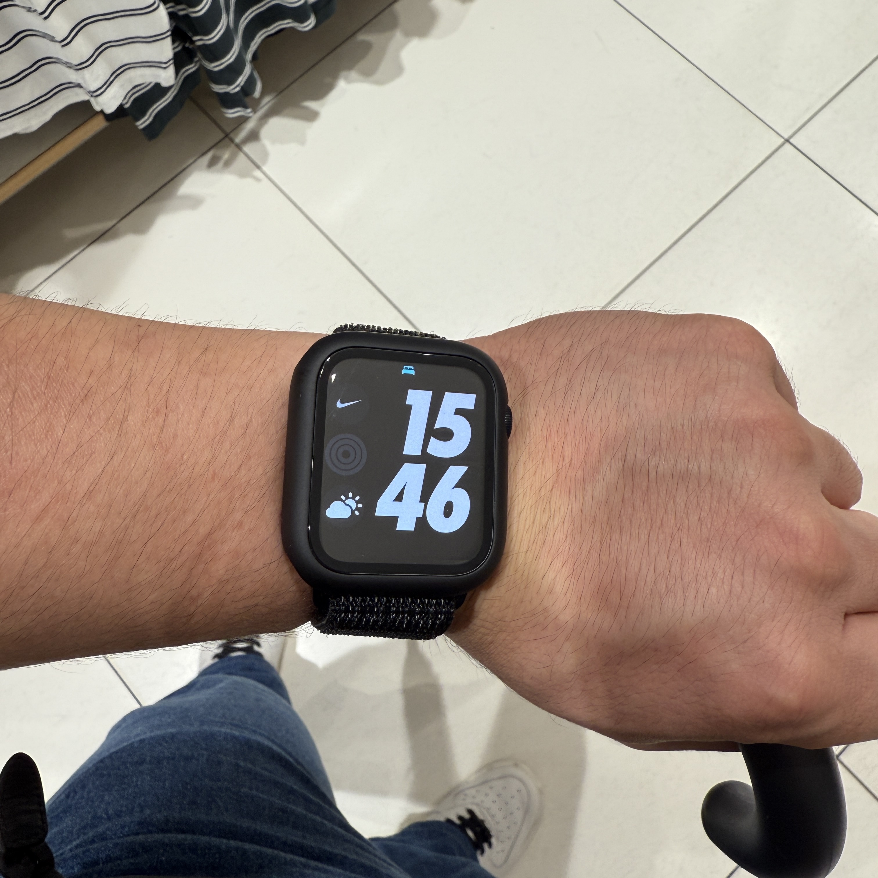 Apple Watch SE 2nd 44mm GPS Midnight Aluminium Case with Sport Band M/L Midnight (Korean Ver.) 착용 스타일