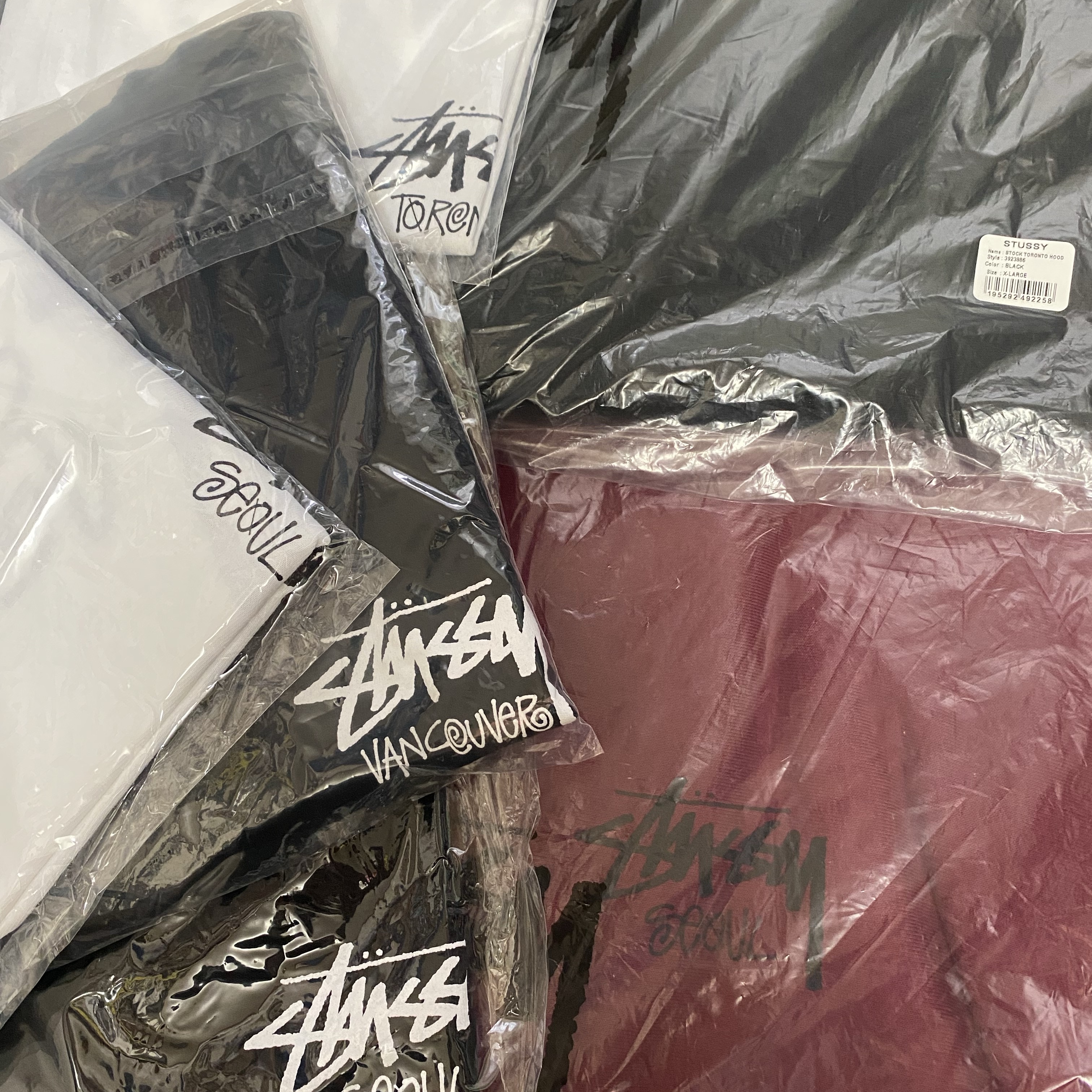 Stussy Stock Seoul T-Shirt Black, Stussy Stock Seoul T-Shirt White 착용 스타일