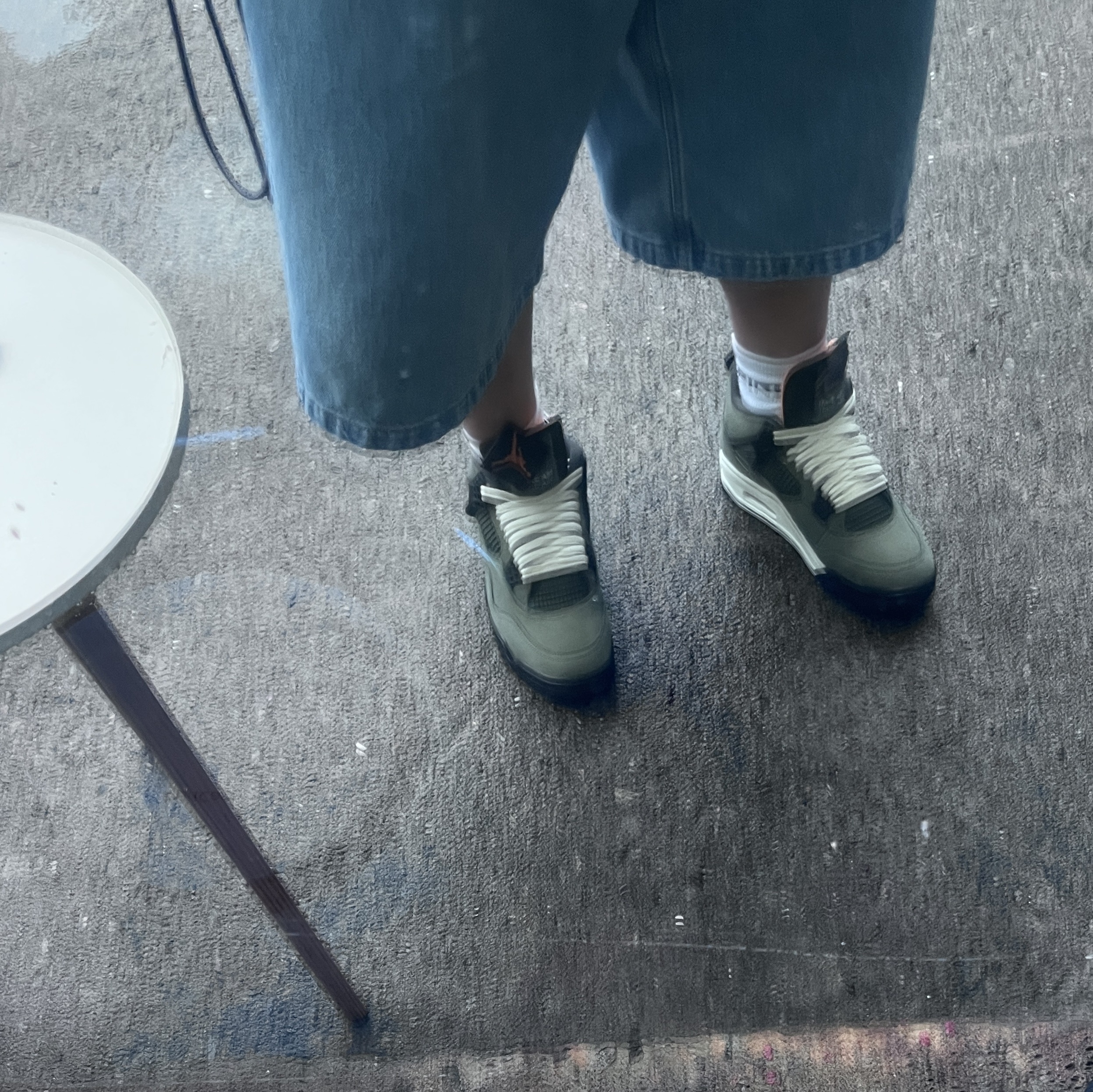 Jordan 4 x Undefeated Retro OG SP Deep Green and Clementine, IAB Studio Pigment Sack Black 착용 스타일 - 1