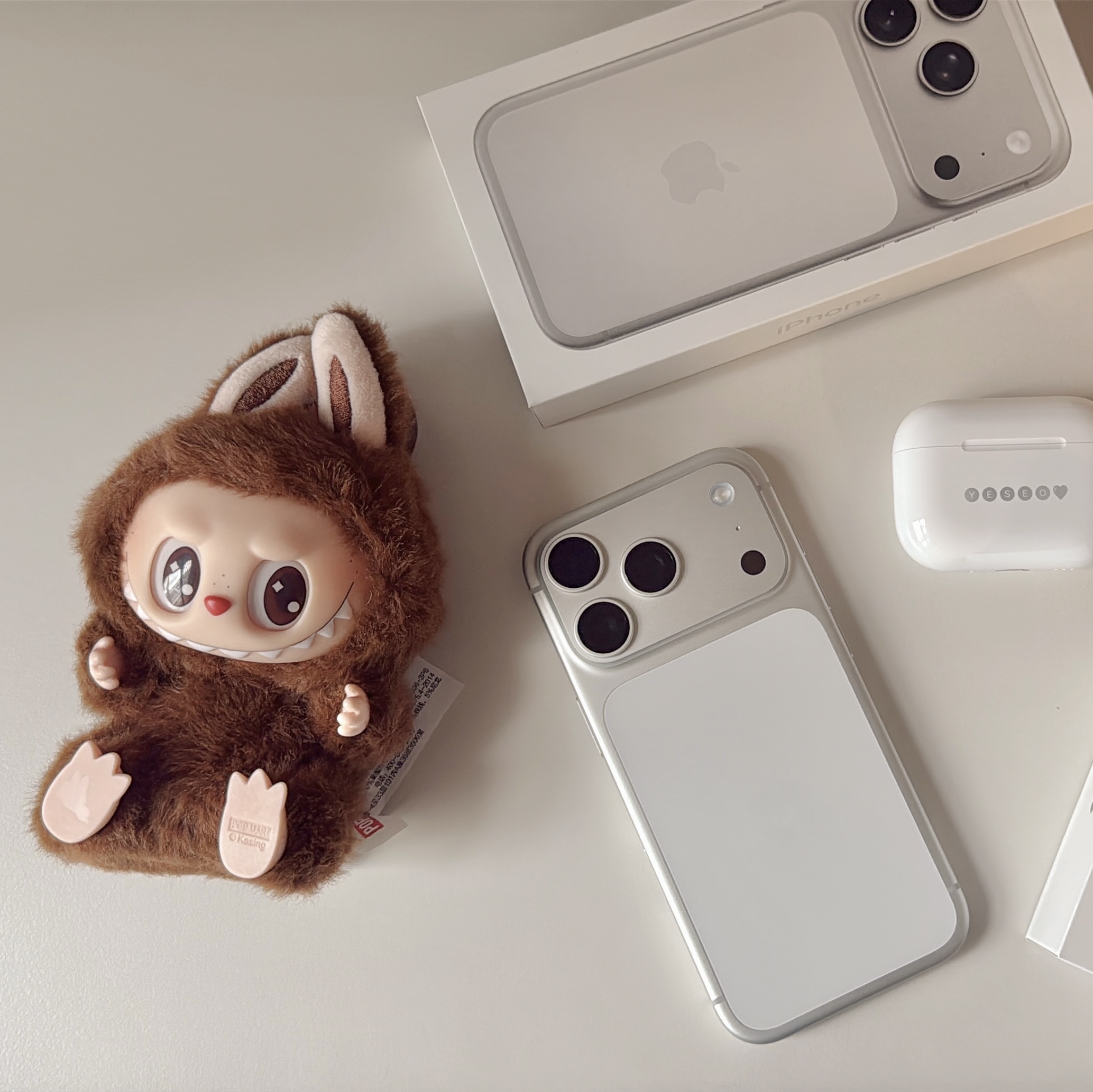Pop Mart Labubu Let's Play Together Doll Series Duoduo Keyring (Opened Case) 착용 스타일 - 3