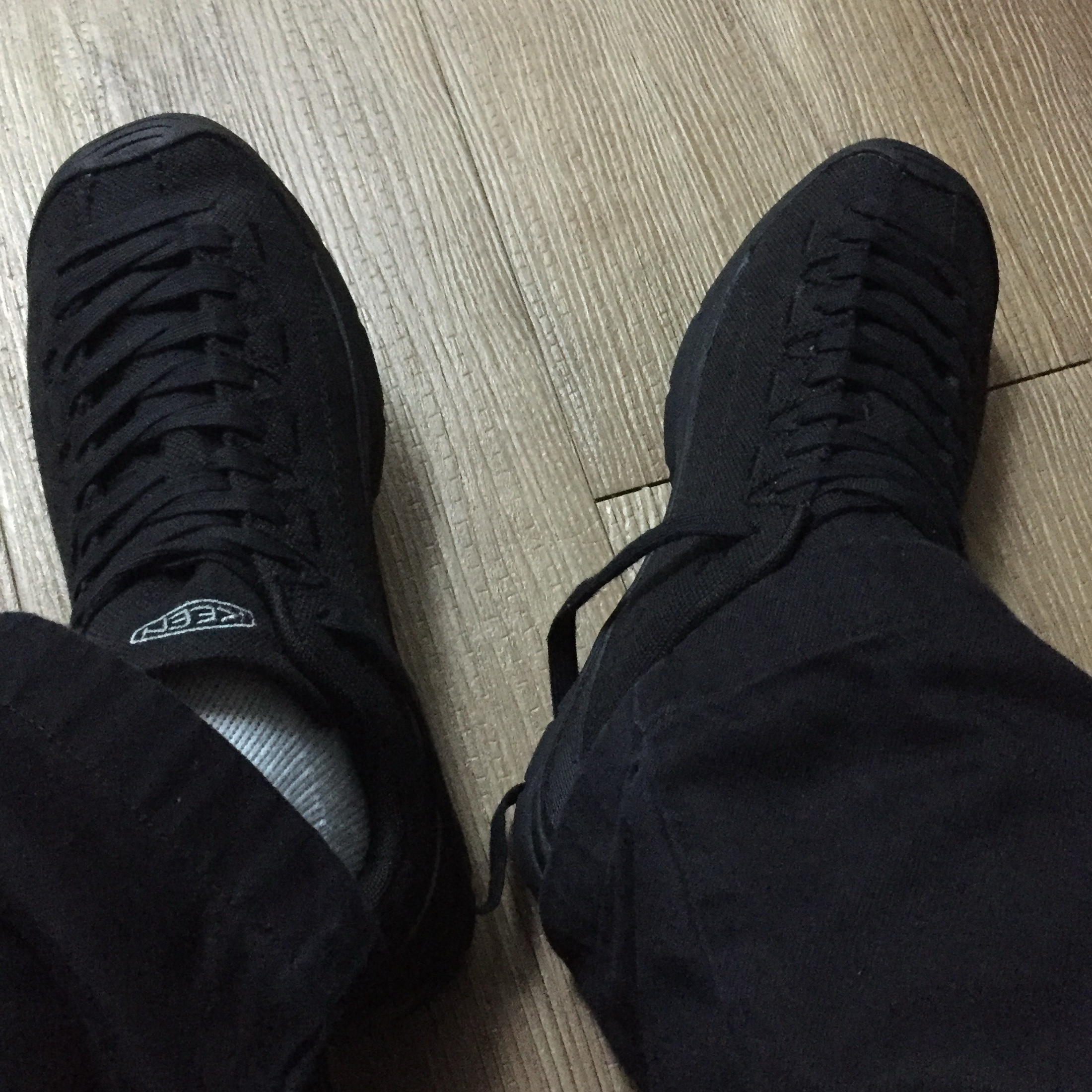 (W) Keen Jasper Canvas Sneakers Black 착용 스타일 - 1