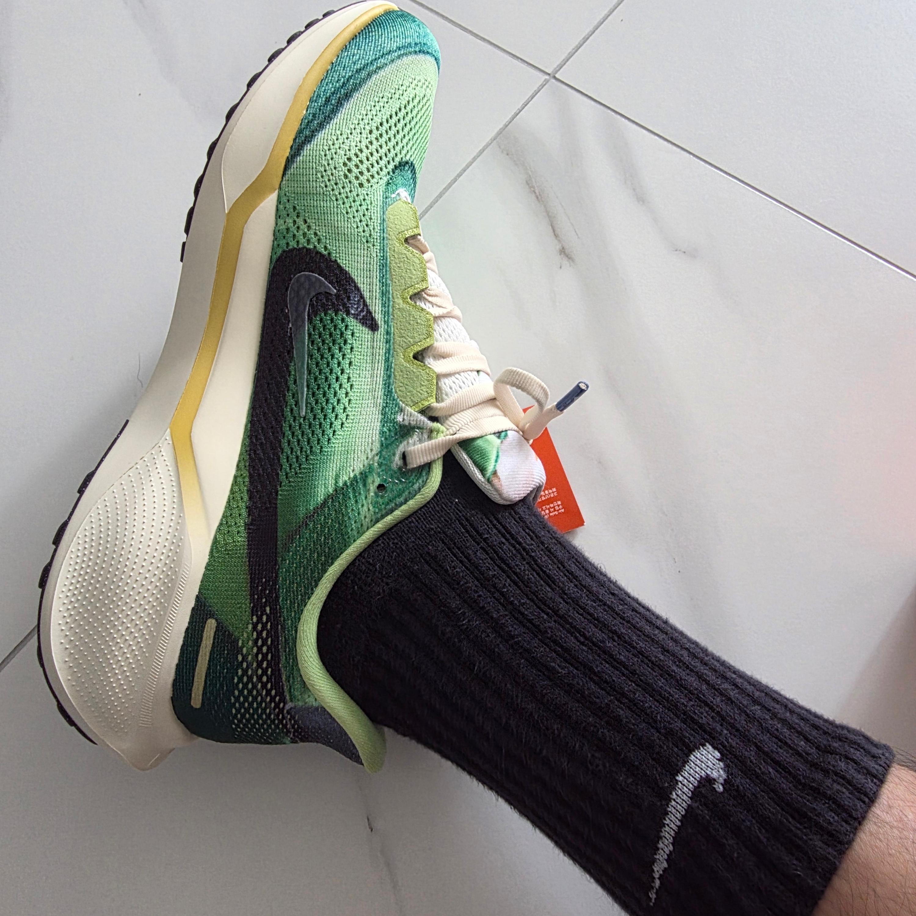 Nike Air Zoom Pegasus 41 Multi Color Vivid Green 착용 스타일 - 3