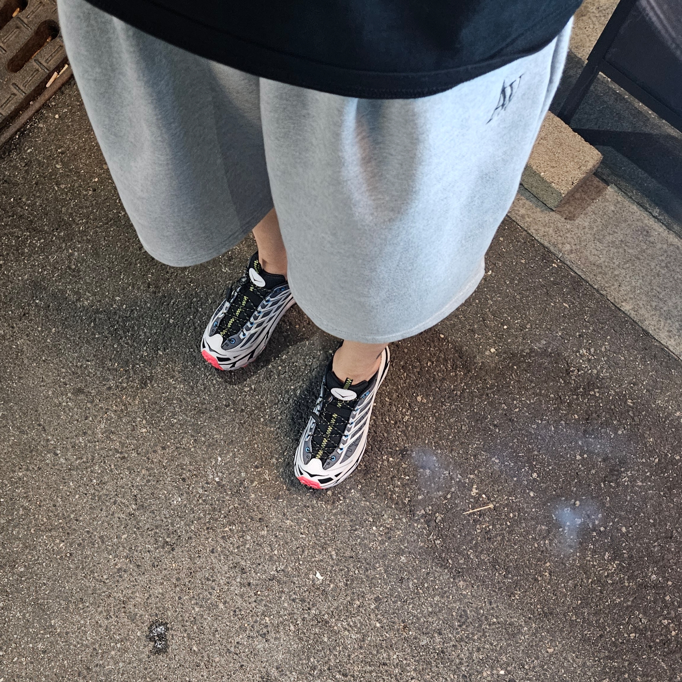 Hoka Mafate Three 2 Wordmark Grey 착용 스타일