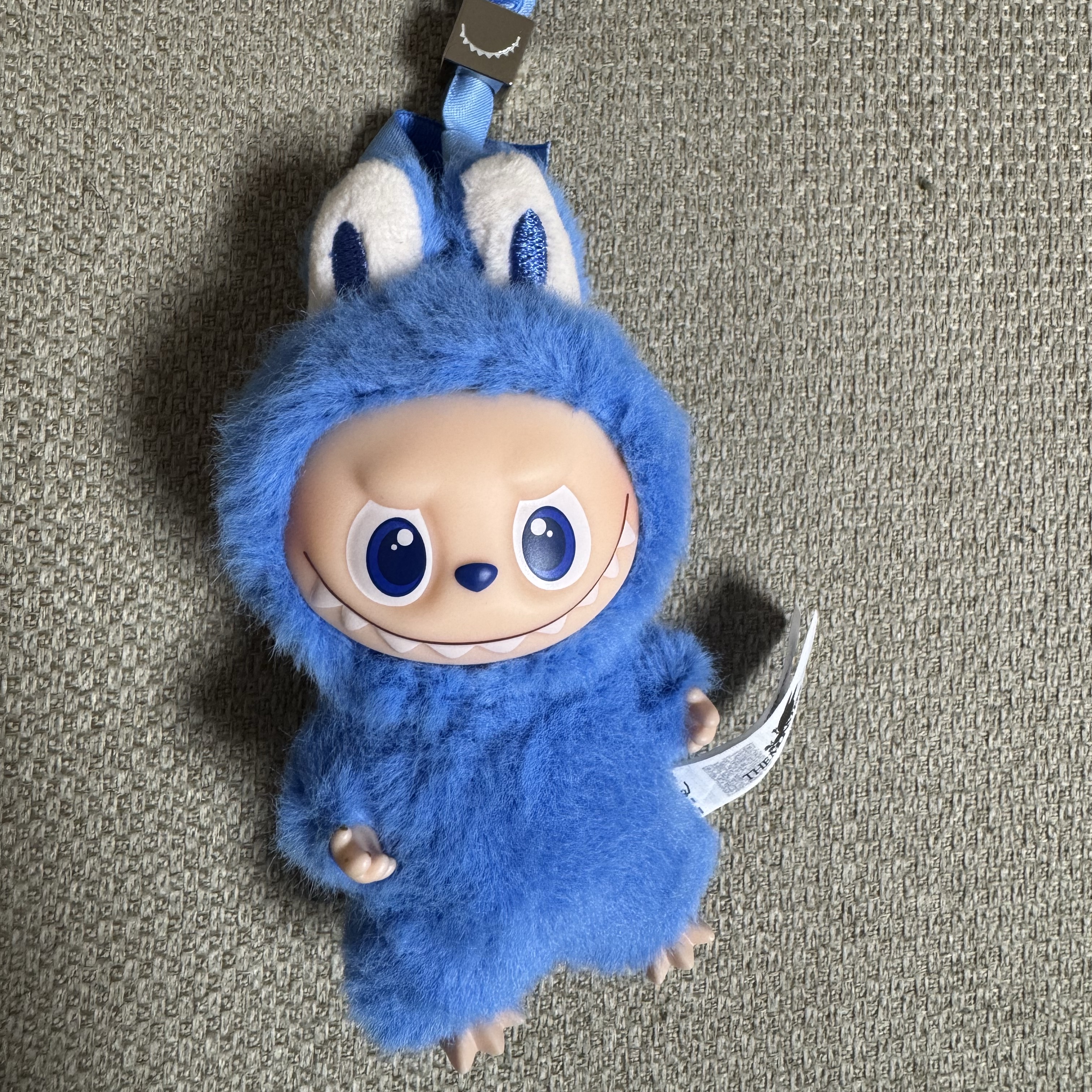 Pop Mart Labubu The Monsters Pin For Love Series Vinyl Plush Pendant (N-Z) O (Opened Case) 착용 스타일