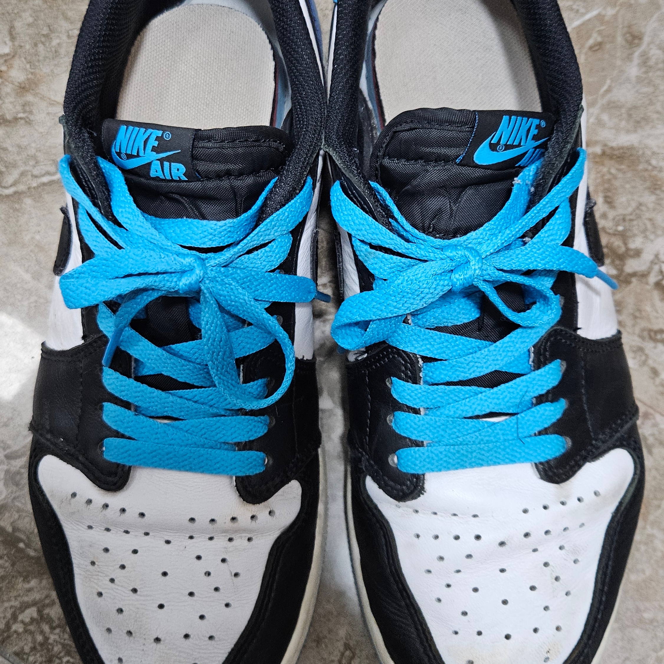 Jordan 1 Retro Low OG Black and Dark Powder Blue 착용 스타일