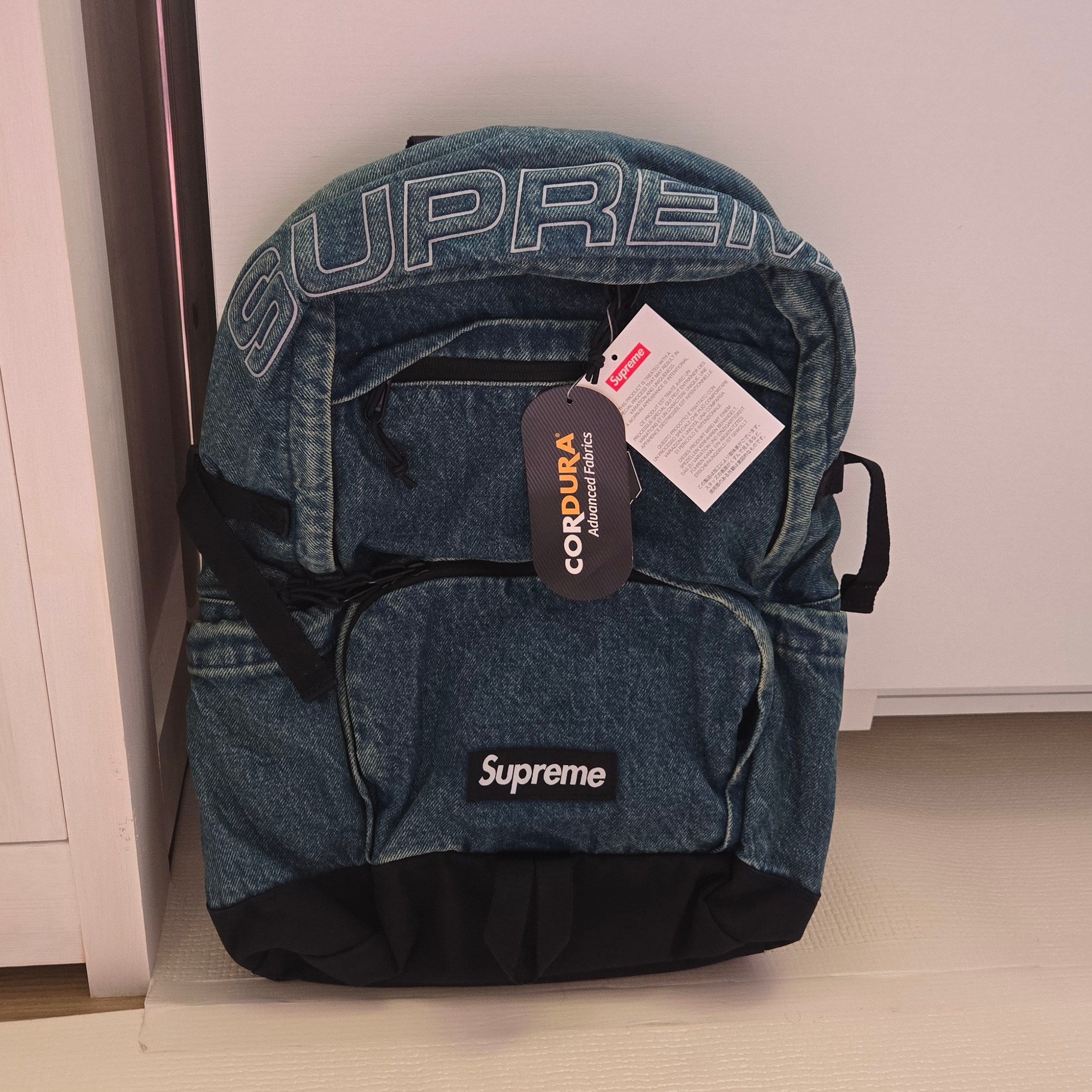 Supreme Denim Backpack Washed Indigo - 25FW 착용 스타일 - 2