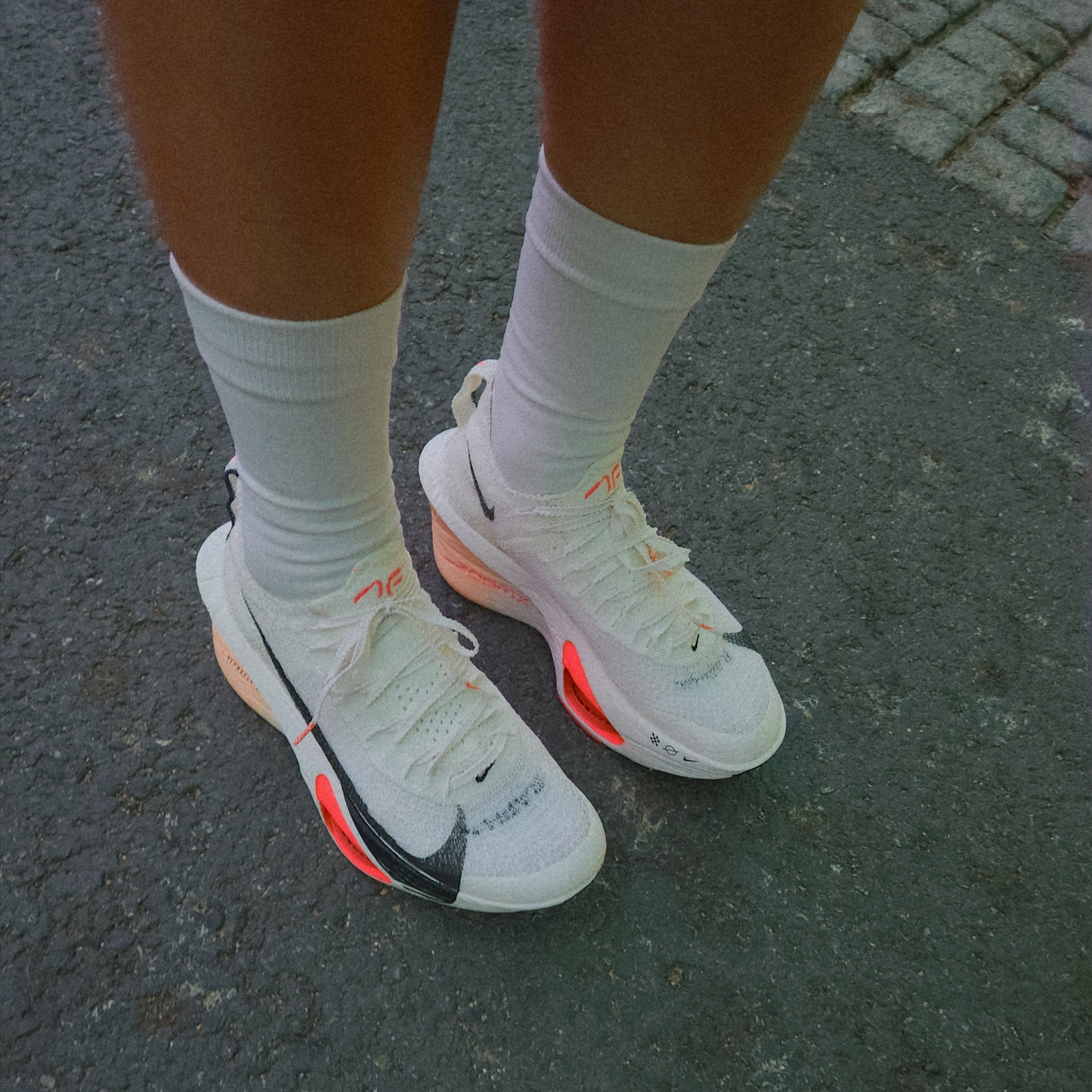 (W) Nike Air Zoom Alphafly Next% 3 Sail Crimson Tint 착용 스타일