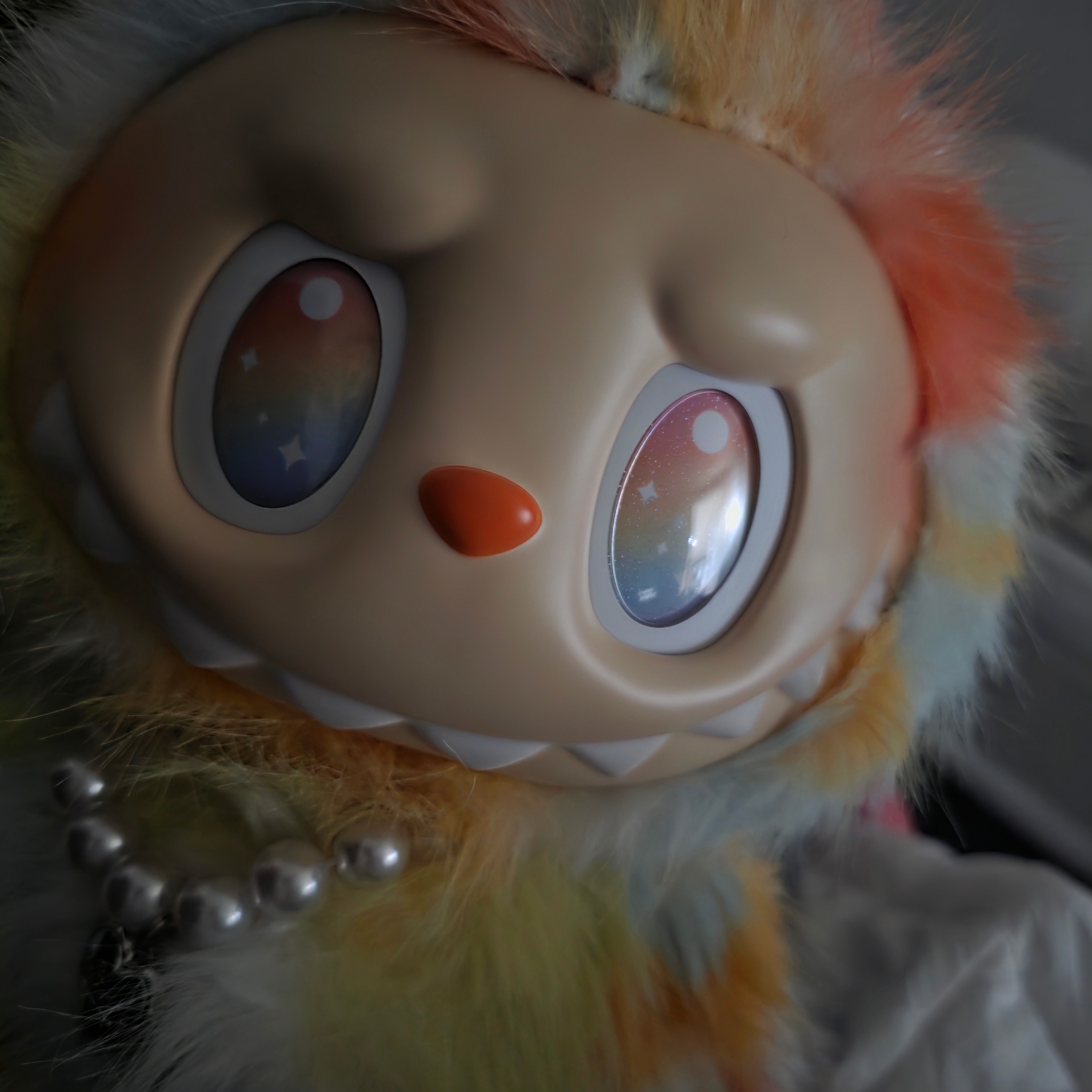 Pop Mart Labubu The Monsters Big Into Energy Series-Rock The Universe Vinyl Plush Doll 착용 스타일