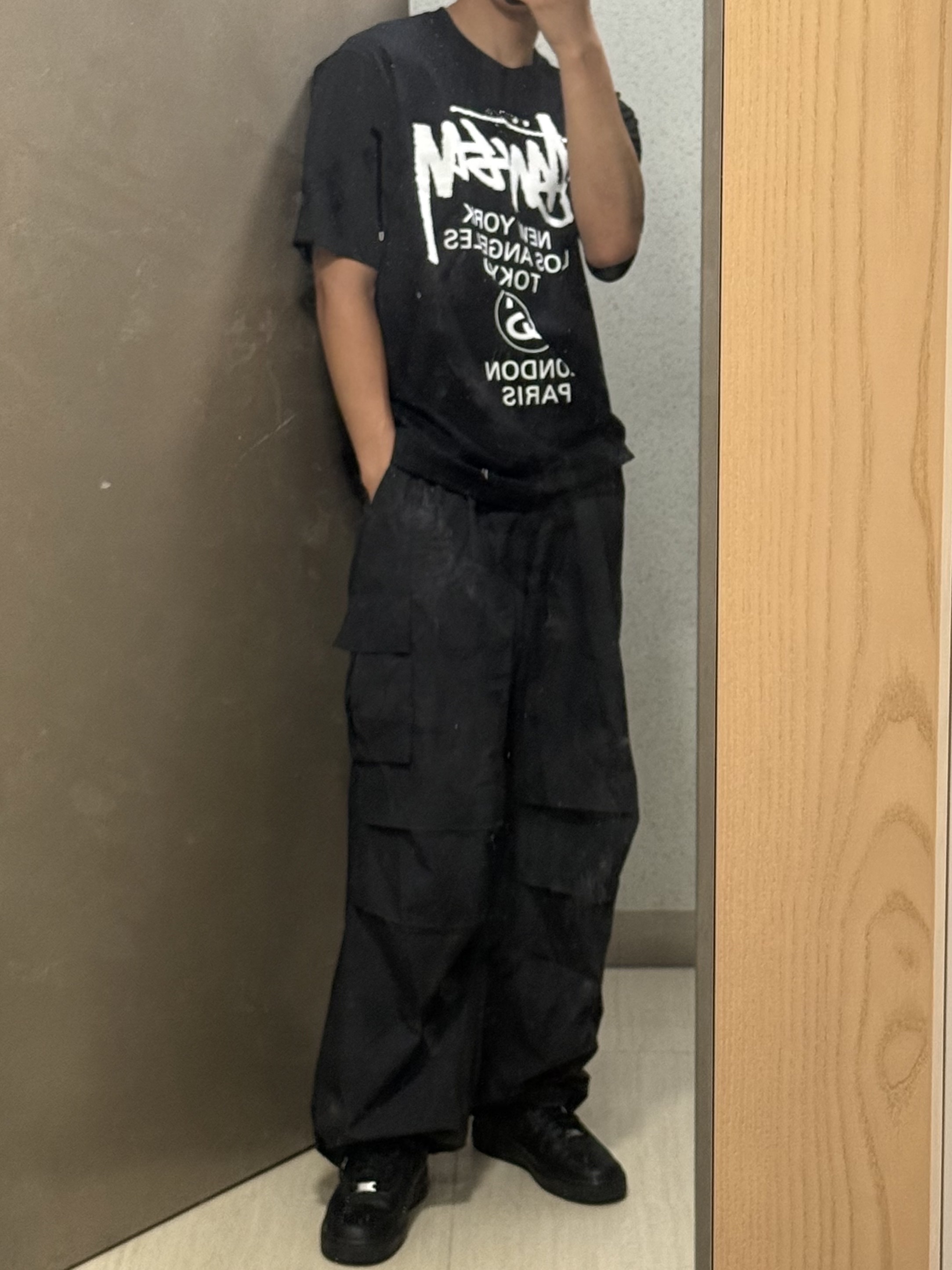 Nike Air Force 1 '07 Low Triple Black, Stussy World Tour T-Shirt Black 2024,2025 착용 스타일