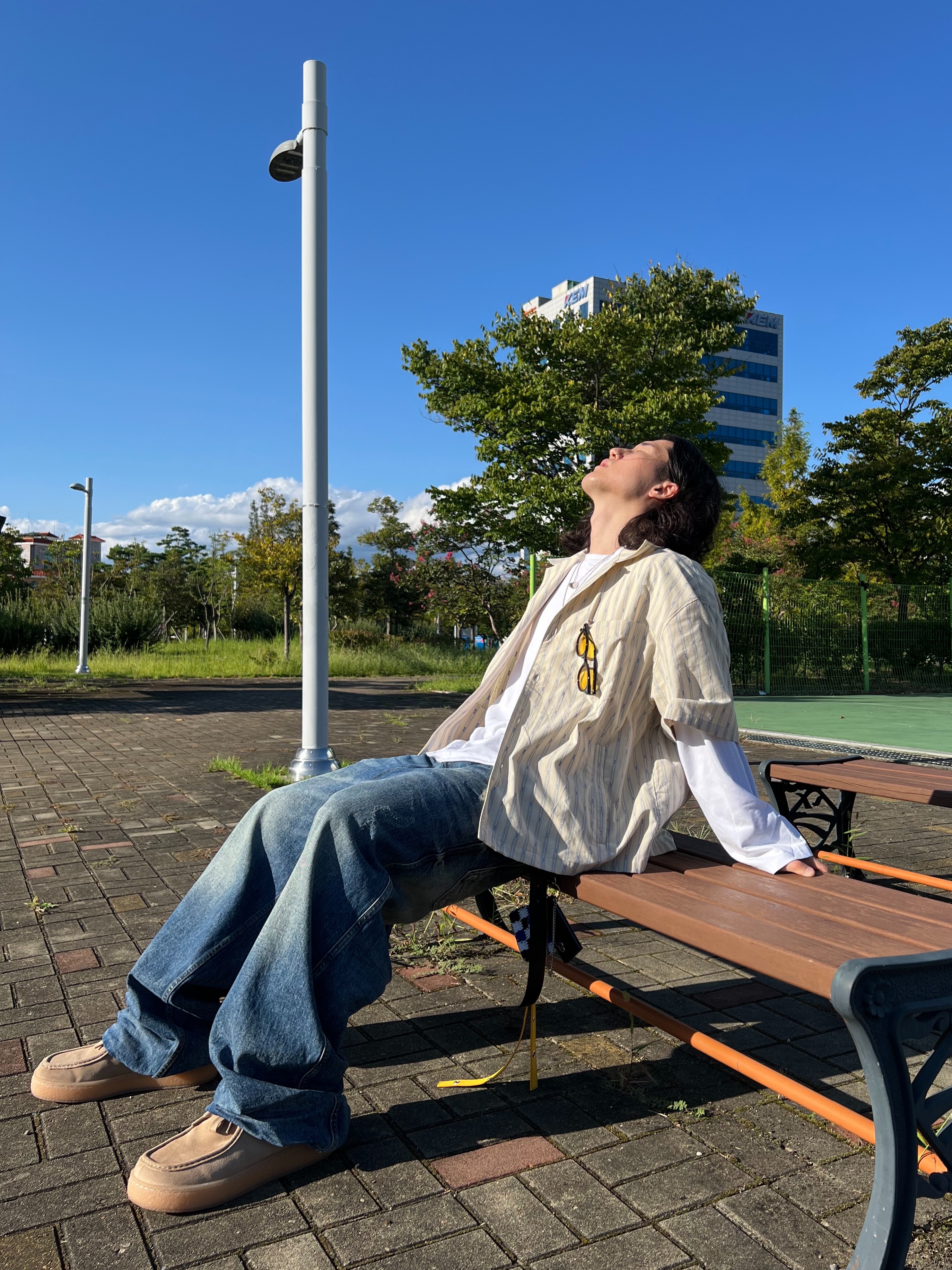 Nonnod Vacation Shirt Yellow Stipe, Nonnod Double Pocket Japanese Denim Mid Blue 착용 스타일 - 5