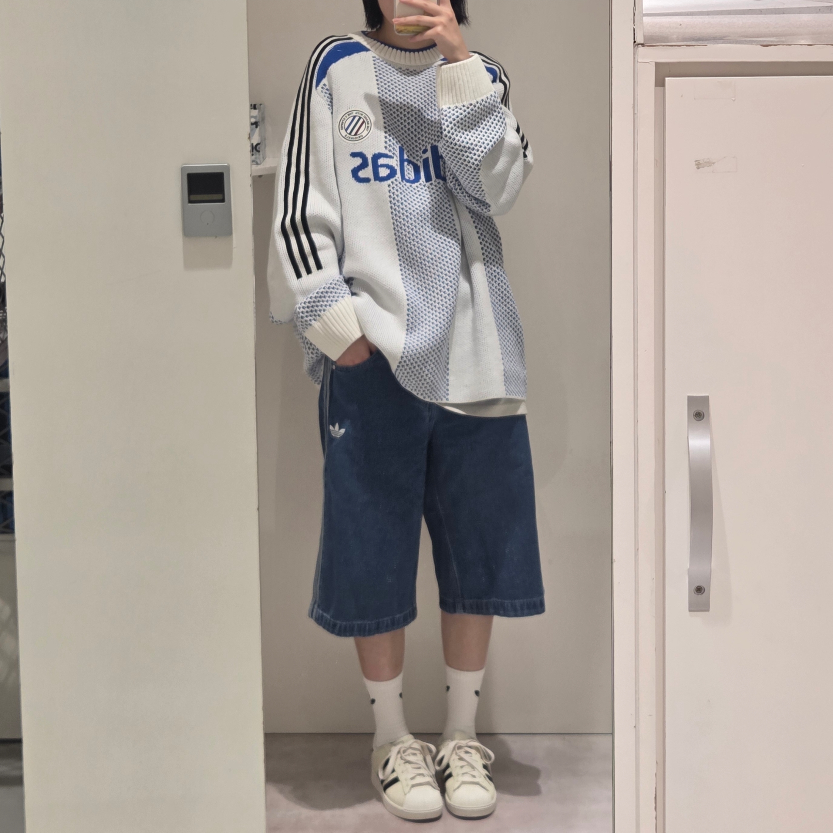 Adidas Adicolor Denim Firebird Shorts Medium Blue Denim - KR Sizing 착용 스타일