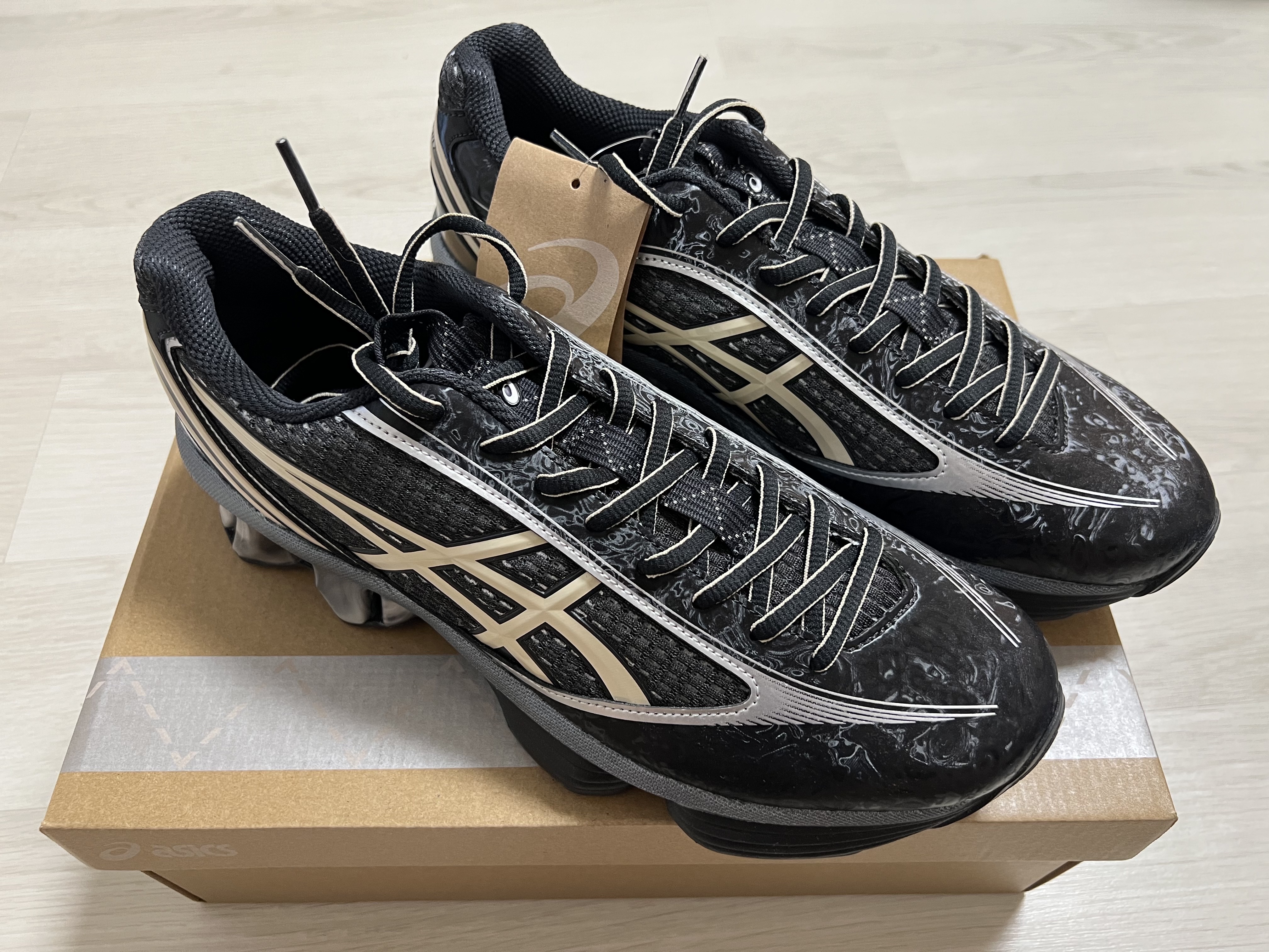 Asics Gel-Kinetic Fluent Black Vanilla 착용 스타일