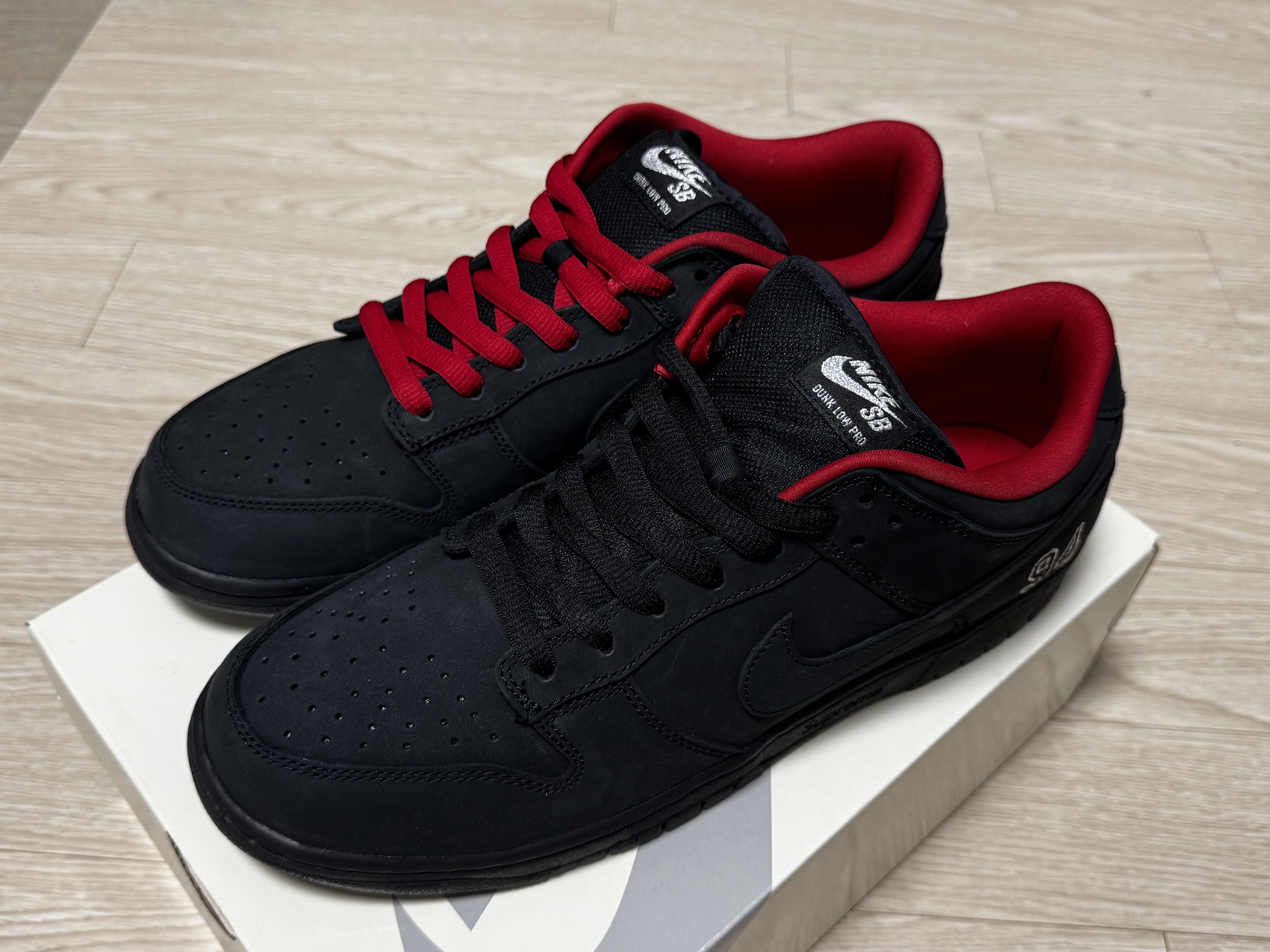 Nike x Supreme SB Dunk Low Black 착용 스타일