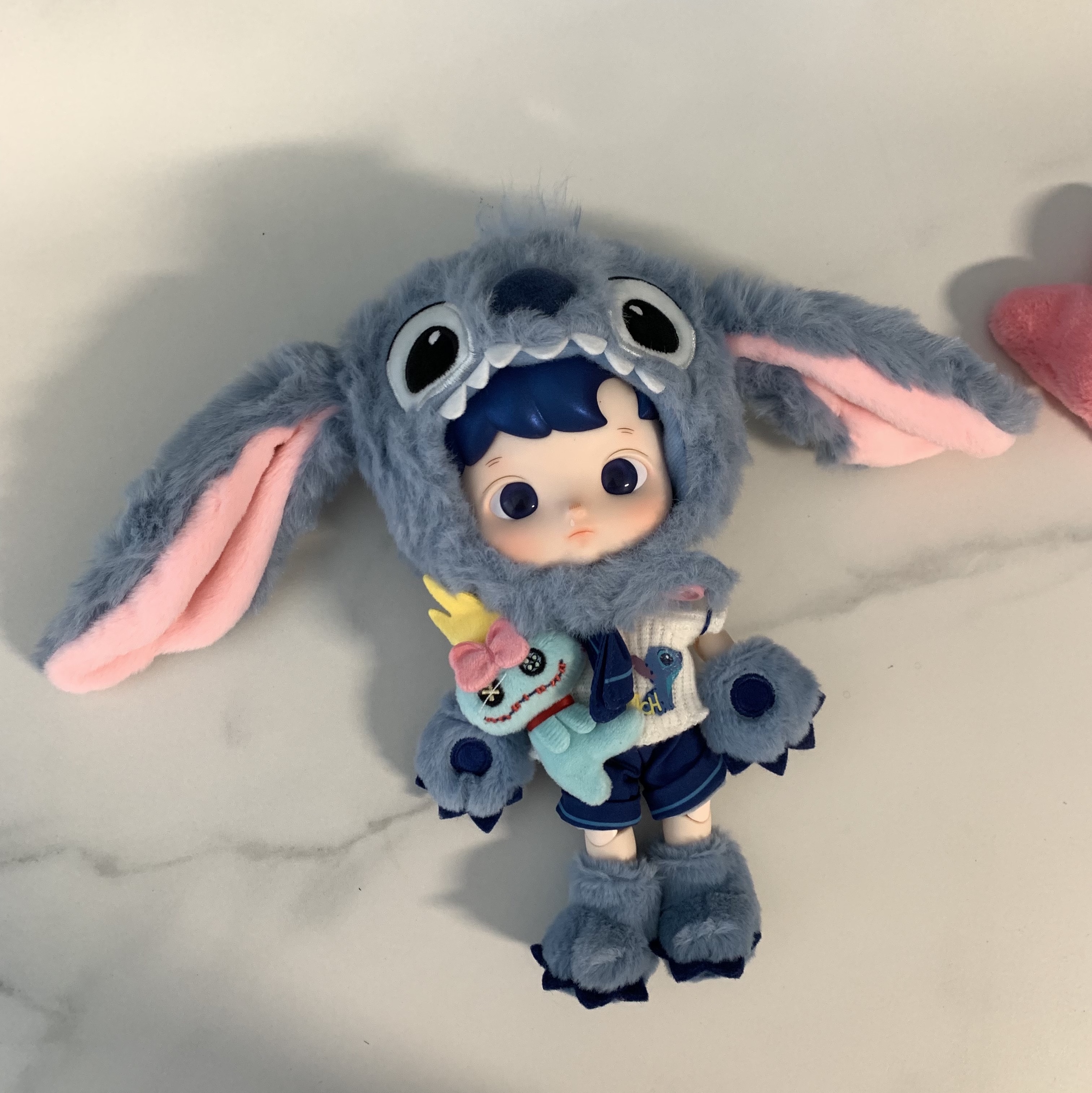 Pop Mart Hacipupu Stitch 1/8 BJD, Pop Mart Skullpanda L’Impressionnisme Series Plush Doll Lightning (Opened Case) 착용 스타일 - 2