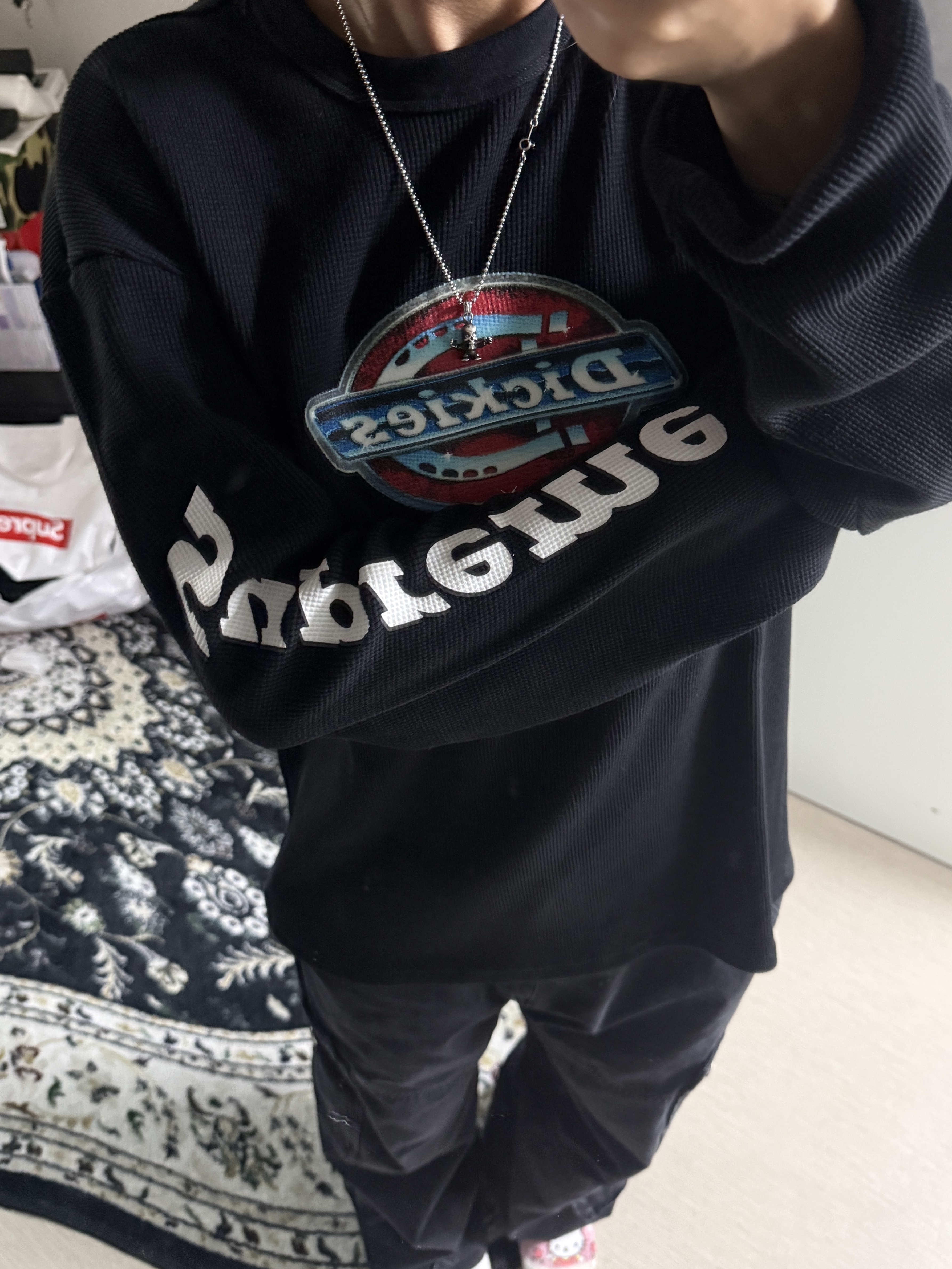 Supreme x Dickies Thermal Black - 25FW, Supreme Bones Box Logo New Era Black - 25FW 착용 스타일 - 2
