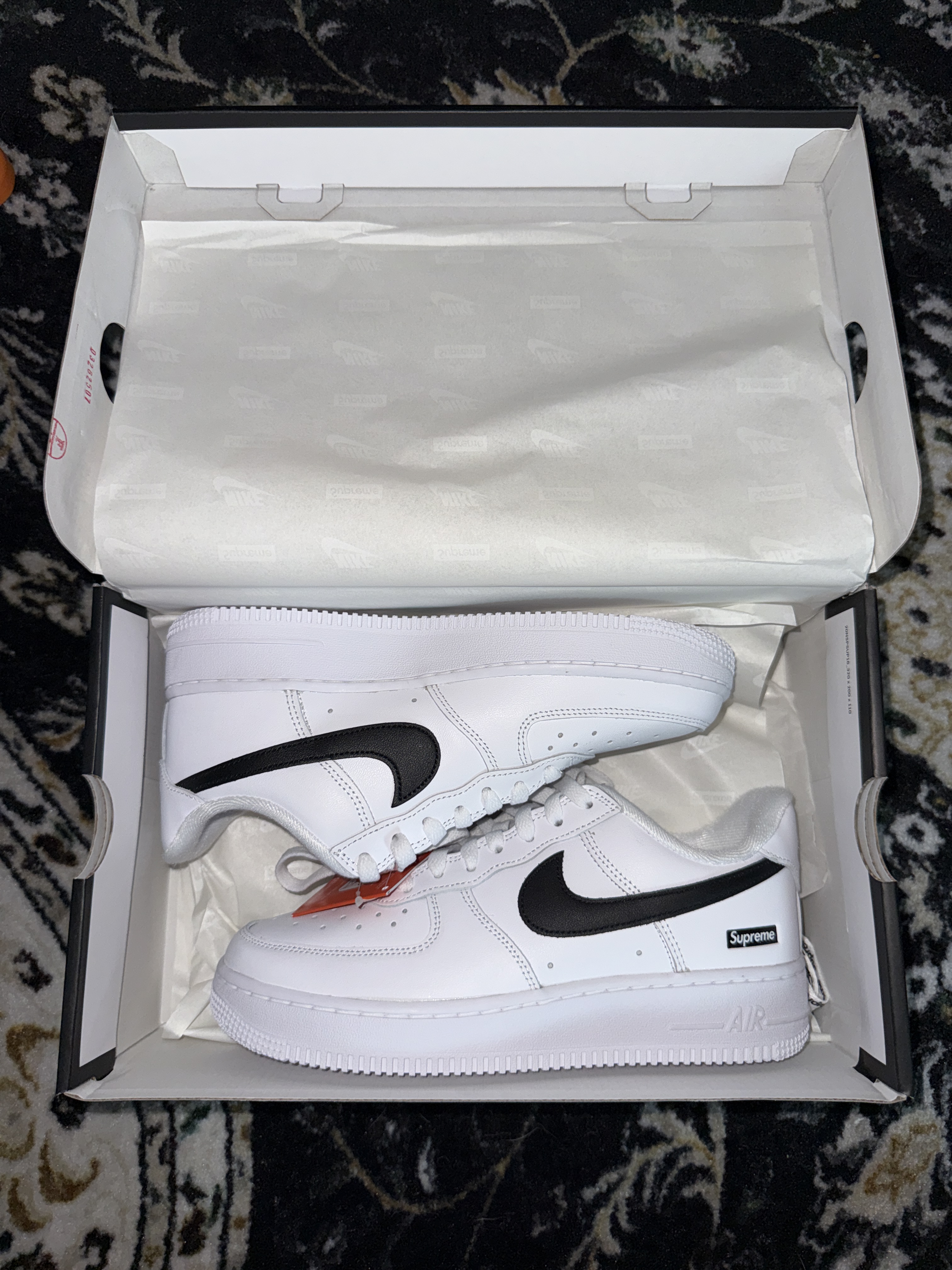 Nike x Supreme Air Force 1 Low White 착용 스타일 - 2